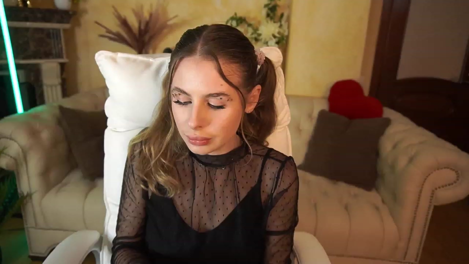 Gallery image thumbnail from MissGadriela's myfreecams stream on, 05/26/2023, 08:04 image 15 of 20