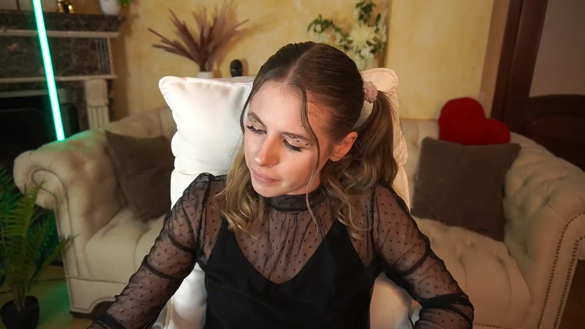 Gallery image thumbnail from MissGadriela's myfreecams stream on, 05/26/2023, 10:42 image 11 of 20