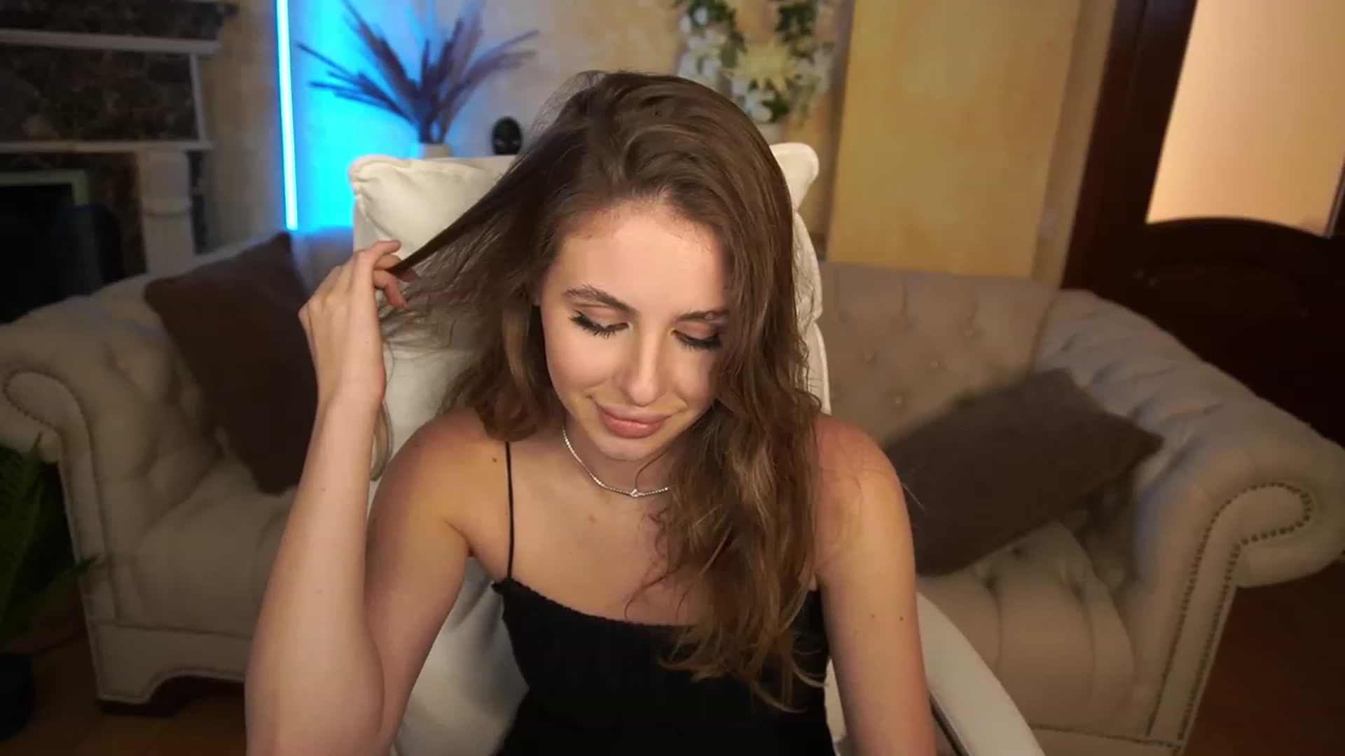 Gallery image thumbnail from MissGadriela's myfreecams stream on, 05/31/2023, 14:31 image 15 of 20