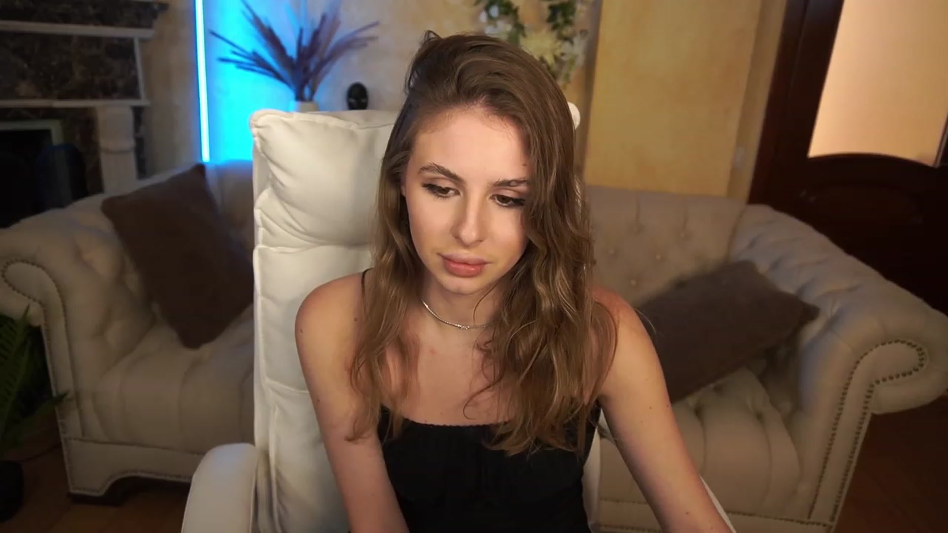 Gallery image thumbnail from MissGadriela's myfreecams stream on, 05/31/2023, 14:31 image 13 of 20