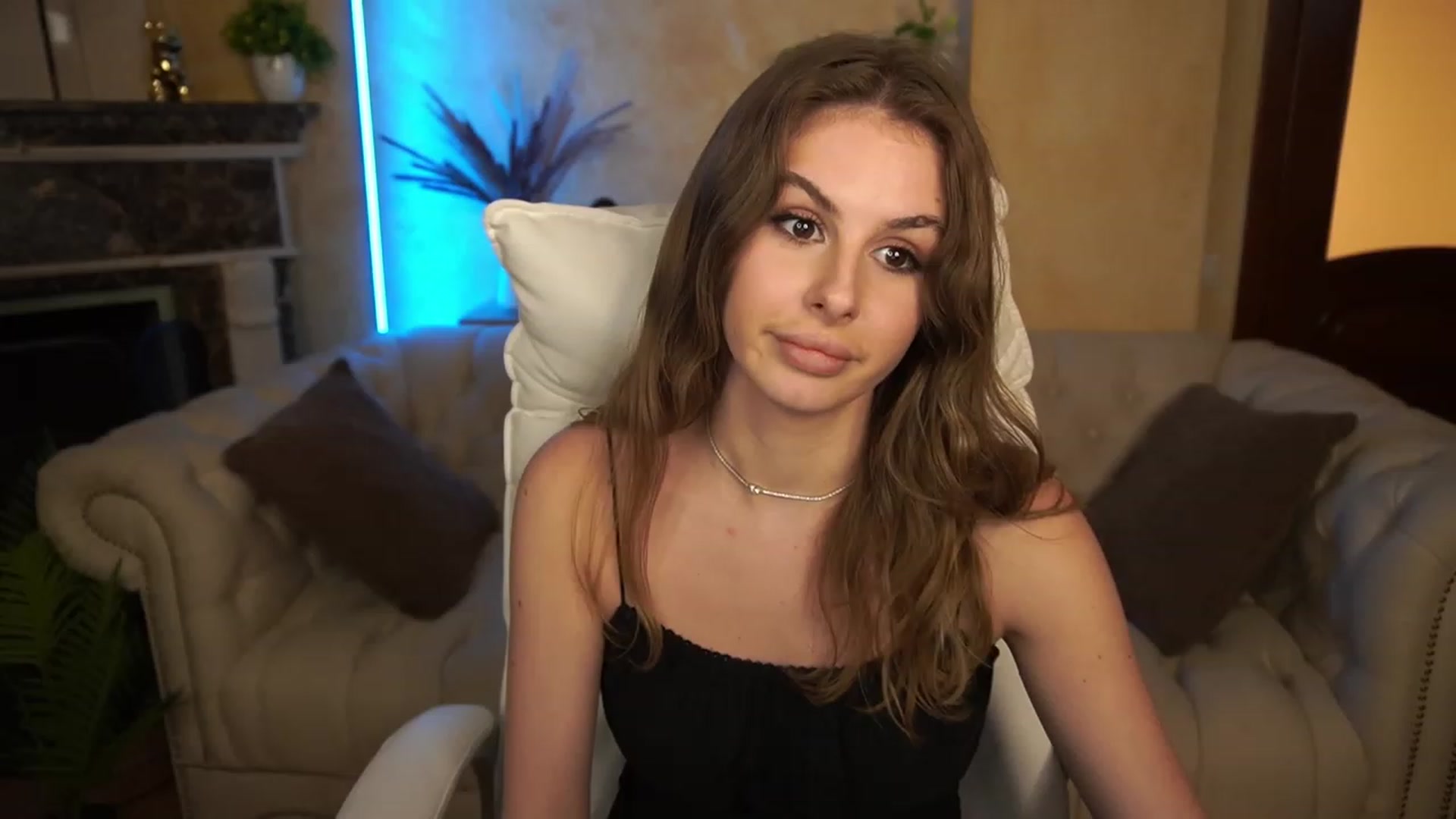 Gallery image thumbnail from MissGadriela's myfreecams stream on, 05/31/2023, 17:13 image 11 of 20