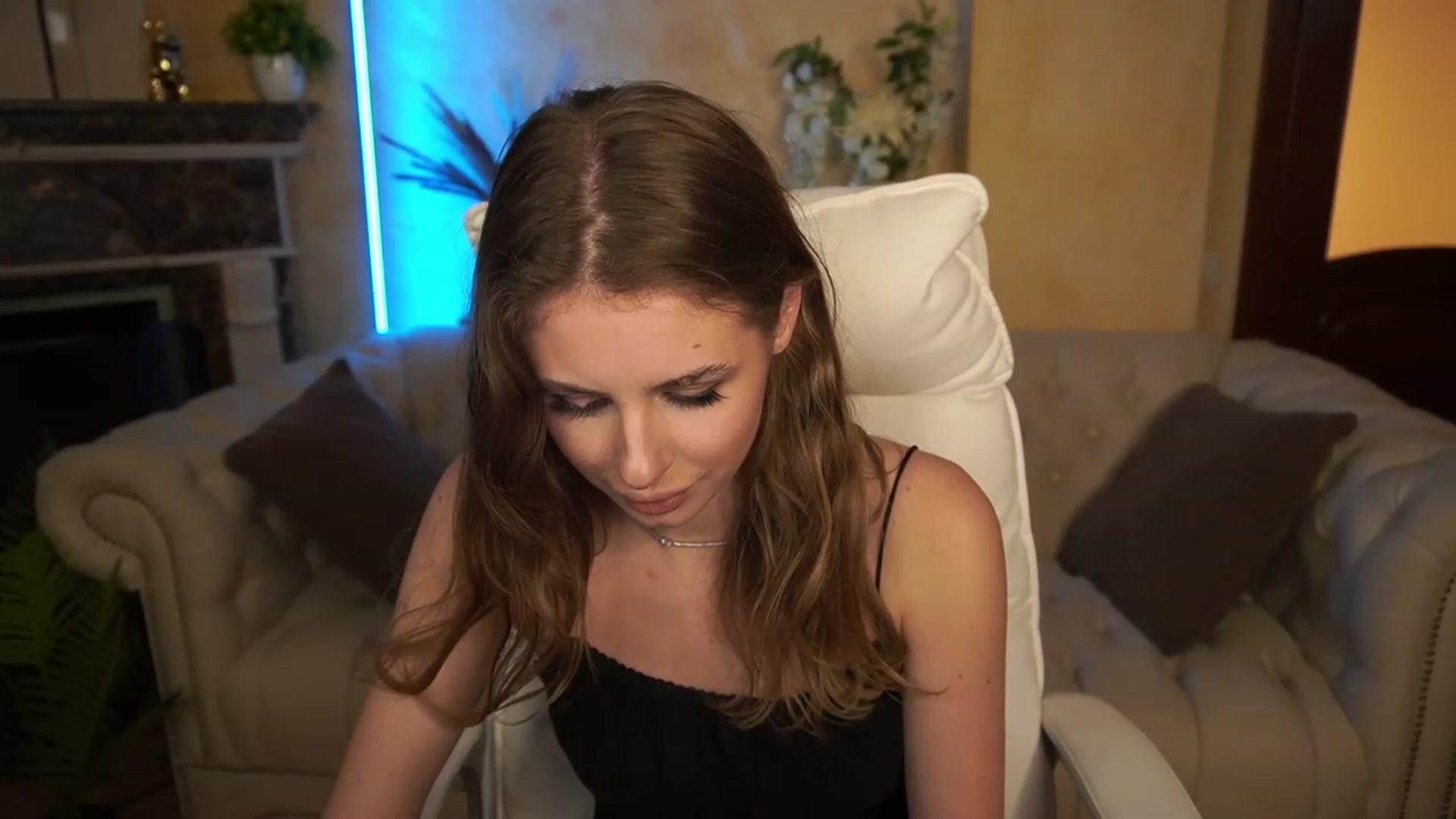 Gallery image thumbnail from MissGadriela's myfreecams stream on, 05/31/2023, 17:13 image 16 of 20