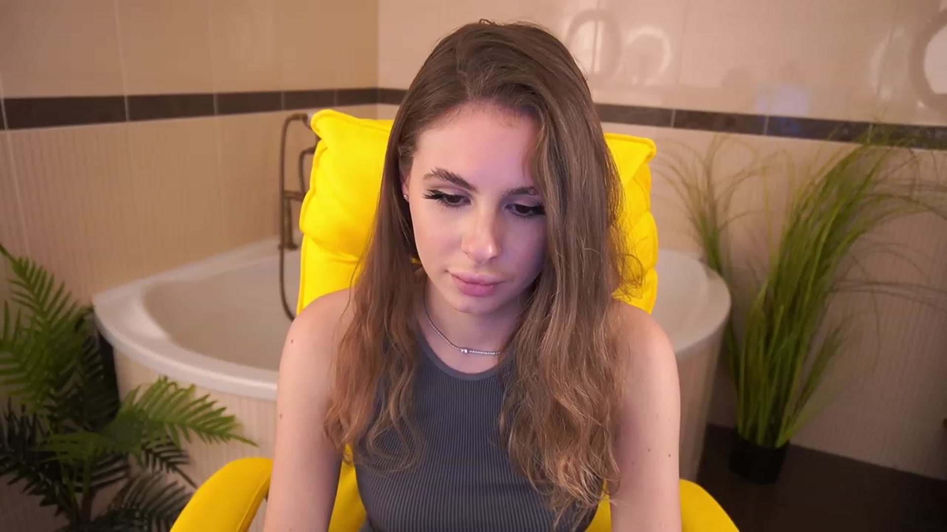 Gallery image thumbnail from MissGadriela's myfreecams stream on, 06/04/2023, 08:54 image 10 of 20