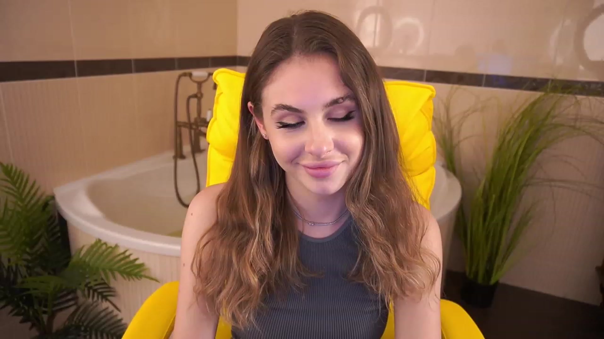 Gallery image thumbnail from MissGadriela's myfreecams stream on, 06/04/2023, 11:10 image 13 of 20