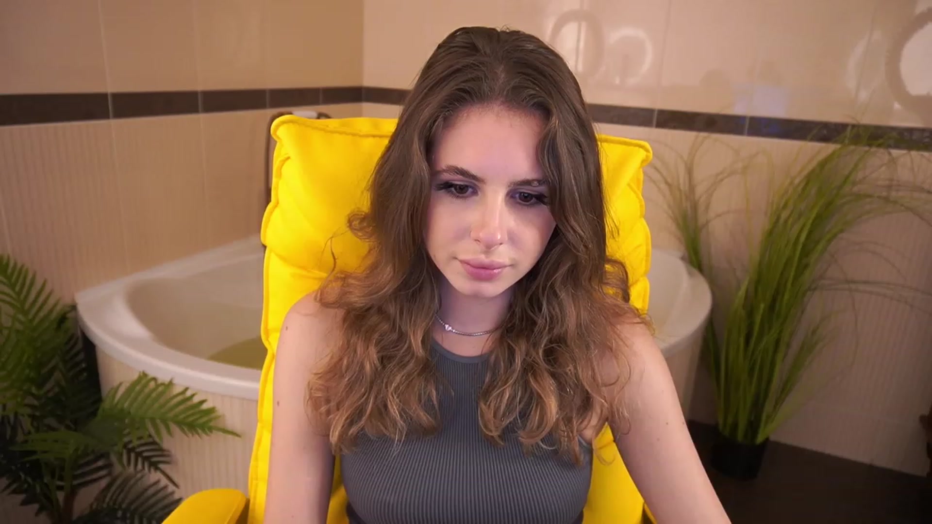 Gallery image thumbnail from MissGadriela's myfreecams stream on, 06/04/2023, 11:40 image 10 of 20