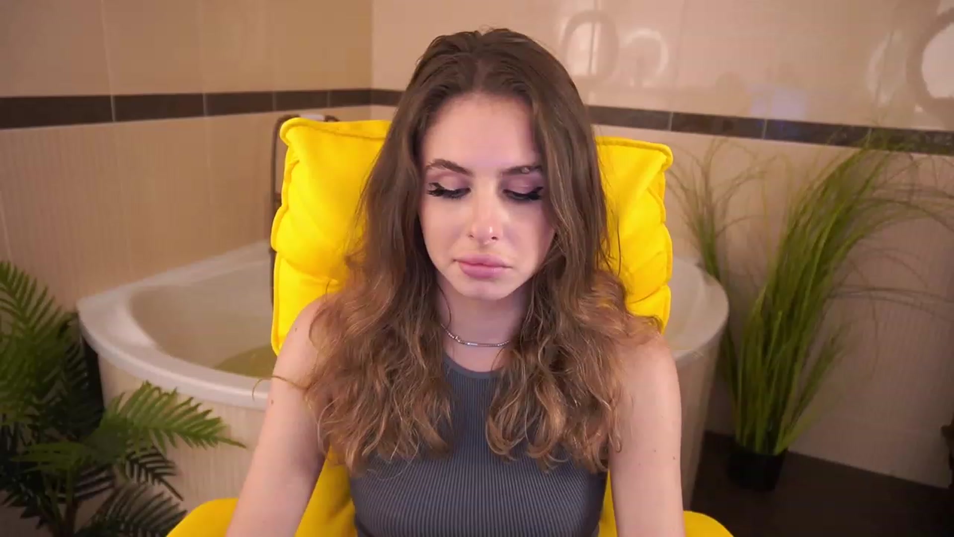 Gallery image thumbnail from MissGadriela's myfreecams stream on, 06/04/2023, 11:40 image 12 of 20