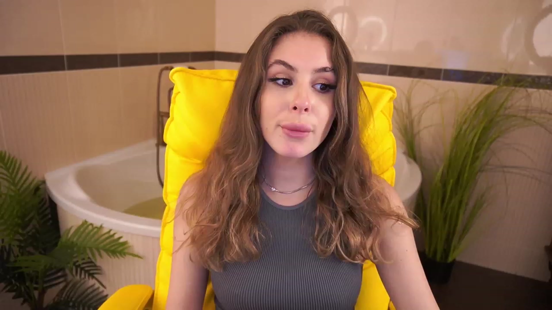 Gallery image thumbnail from MissGadriela's myfreecams stream on, 06/04/2023, 11:40 image 1 of 20