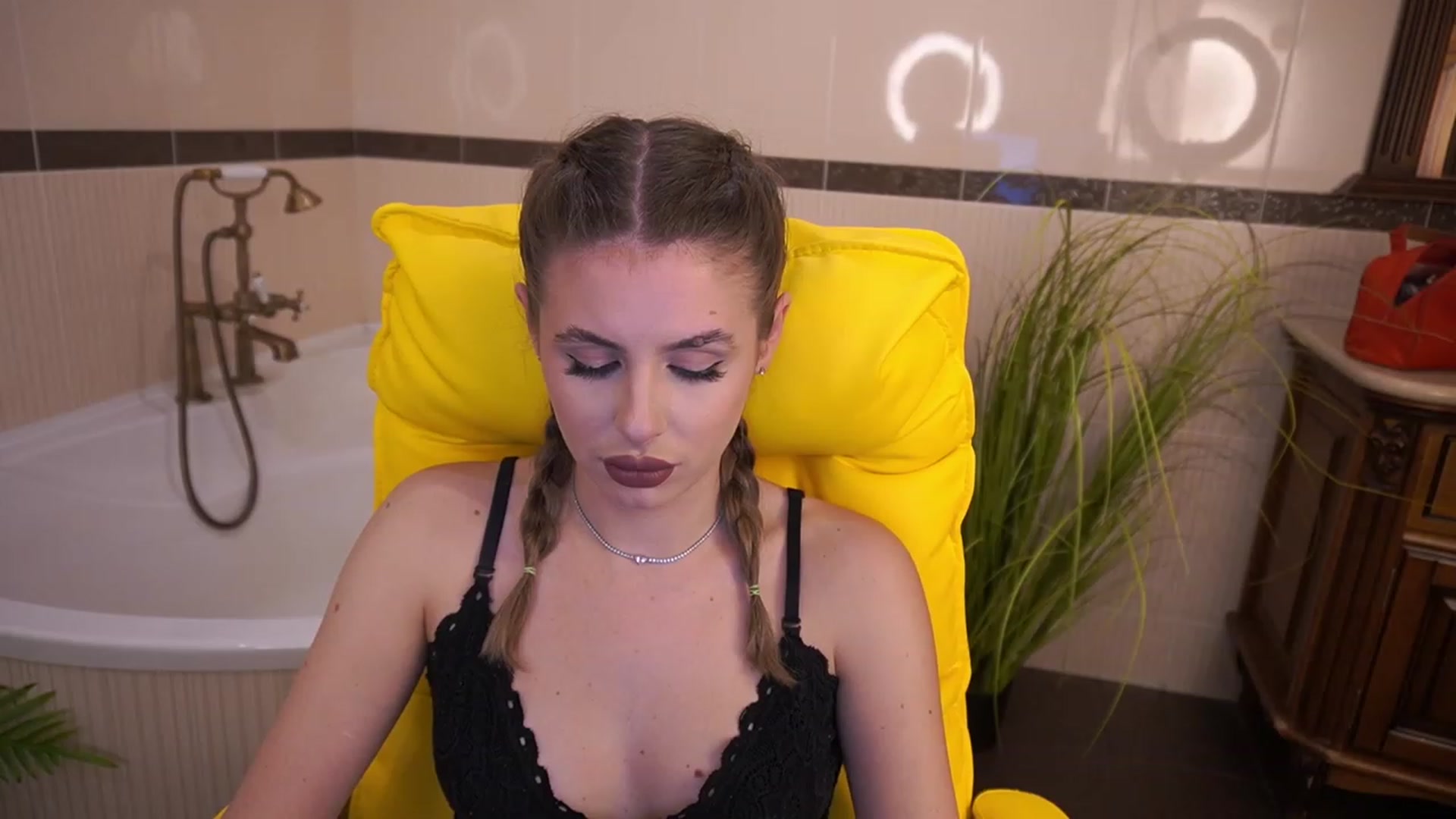 Gallery image thumbnail from MissGadriela's myfreecams stream on, 06/11/2023, 07:29 image 8 of 20
