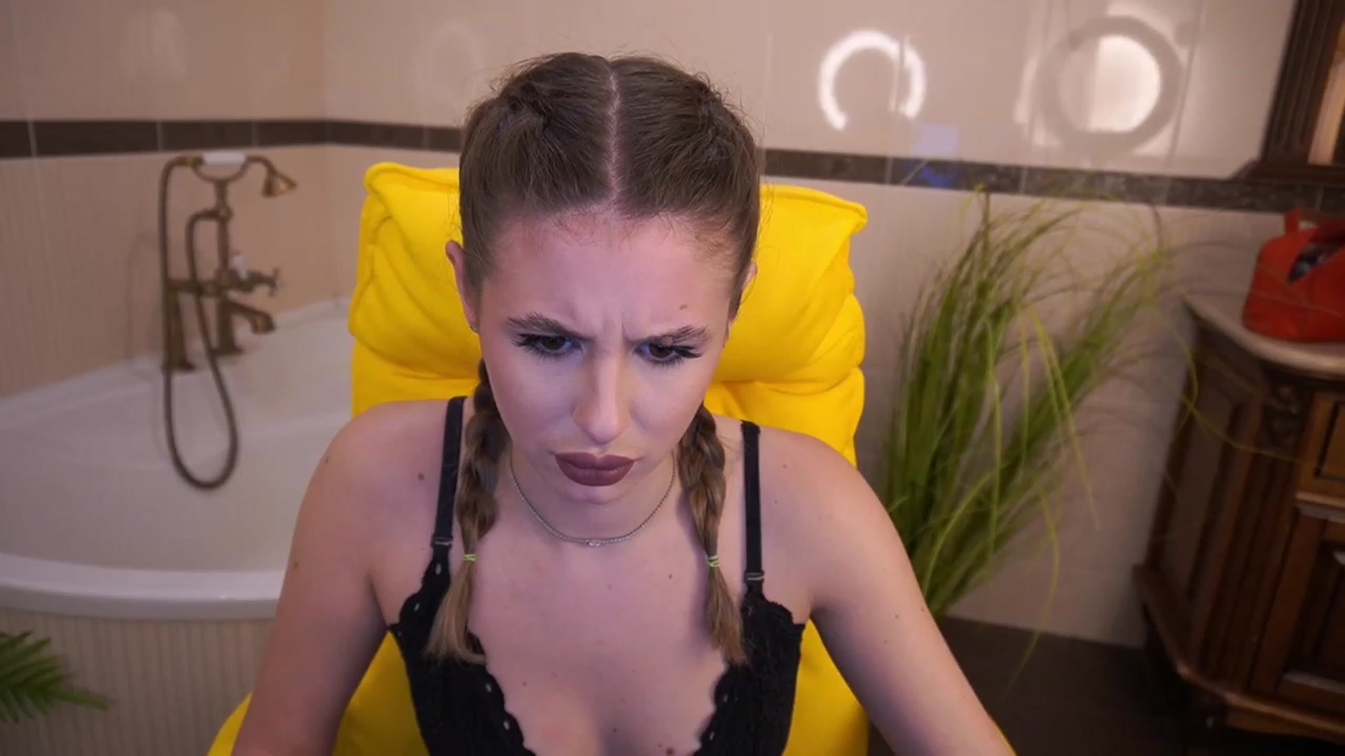 Gallery image thumbnail from MissGadriela's myfreecams stream on, 06/11/2023, 07:29 image 17 of 20