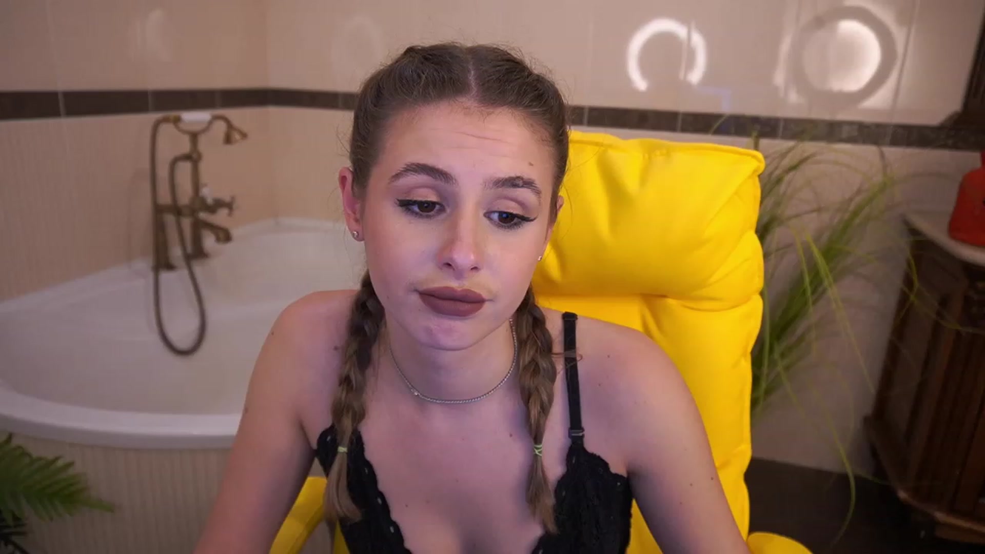 Gallery image thumbnail from MissGadriela's myfreecams stream on, 06/11/2023, 11:29 image 19 of 20
