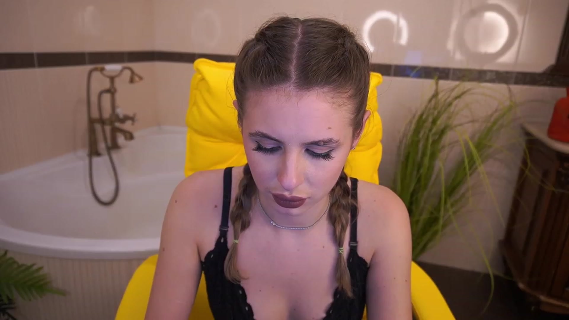 Gallery image thumbnail from MissGadriela's myfreecams stream on, 06/11/2023, 11:29 image 10 of 20