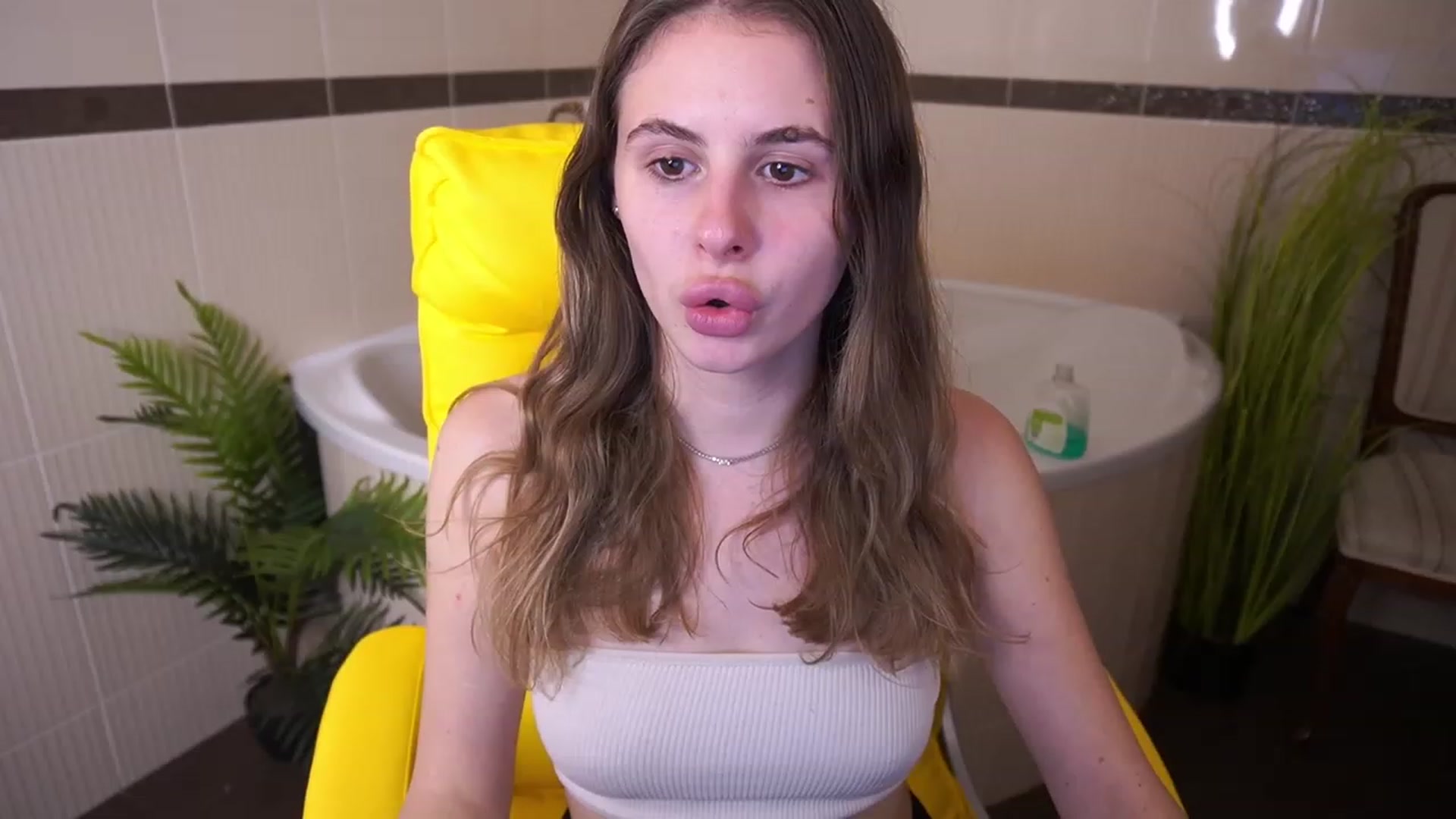 Gallery image thumbnail from MissGadriela's myfreecams stream on, 06/14/2023, 15:23 image 6 of 20