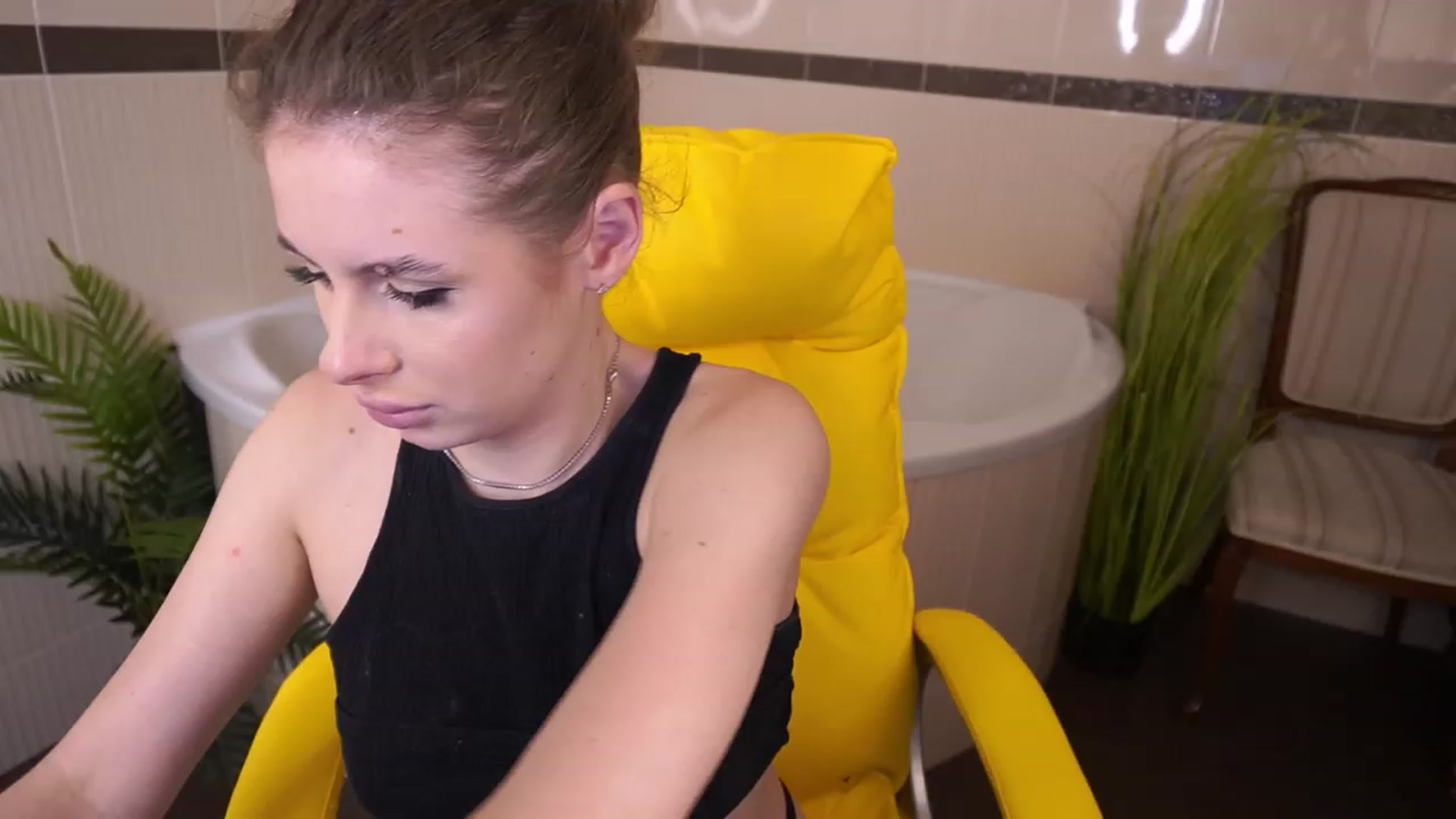 Gallery image thumbnail from MissGadriela's myfreecams stream on, 06/15/2023, 10:40 image 3 of 20