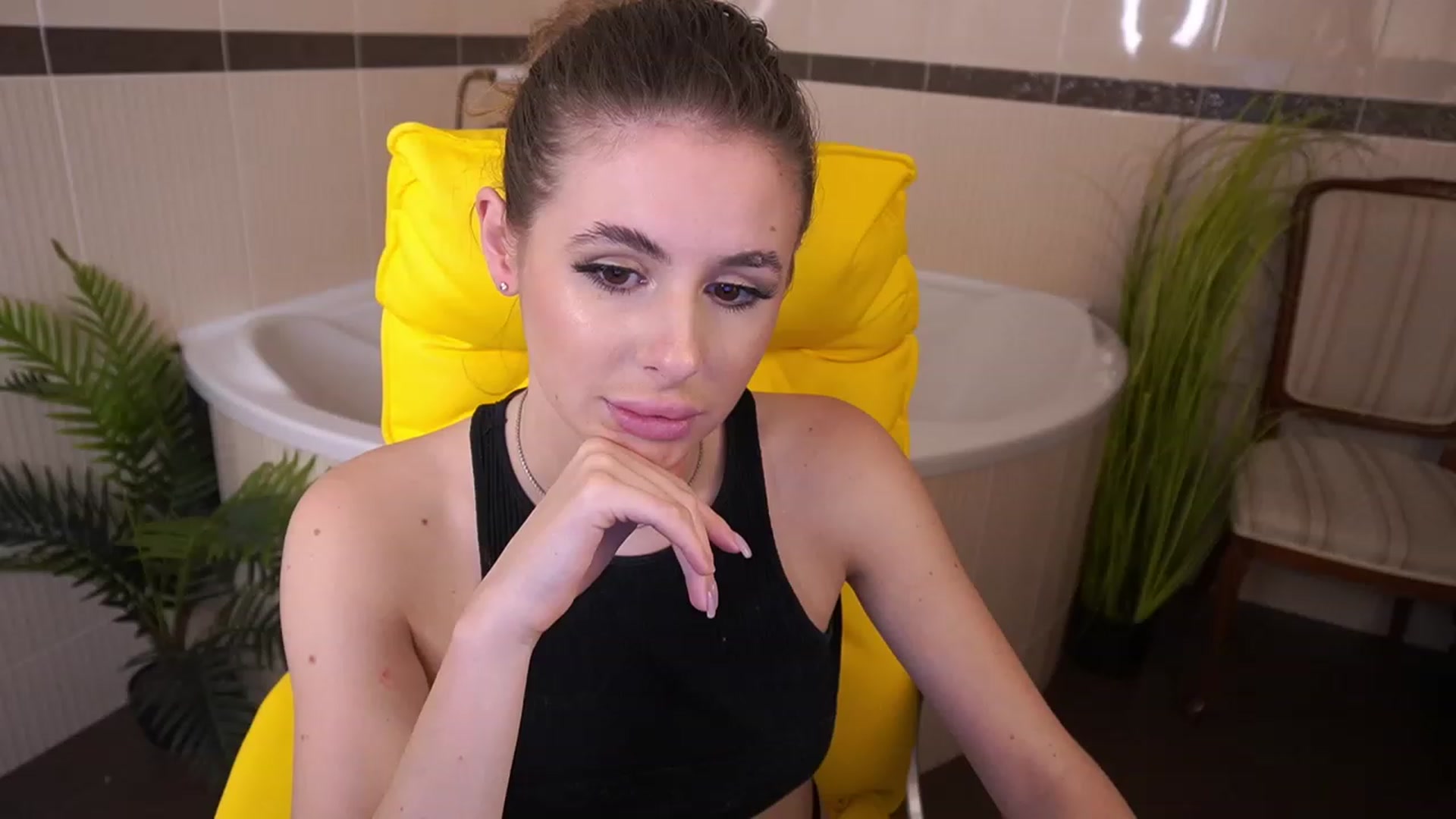 Gallery image thumbnail from MissGadriela's myfreecams stream on, 06/15/2023, 10:40 image 1 of 20