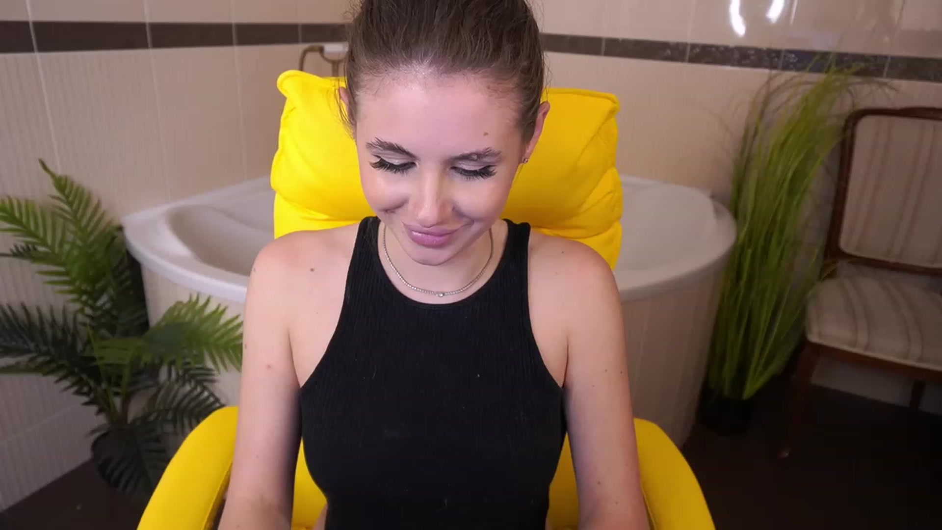Gallery image thumbnail from MissGadriela's myfreecams stream on, 06/15/2023, 10:40 image 14 of 20