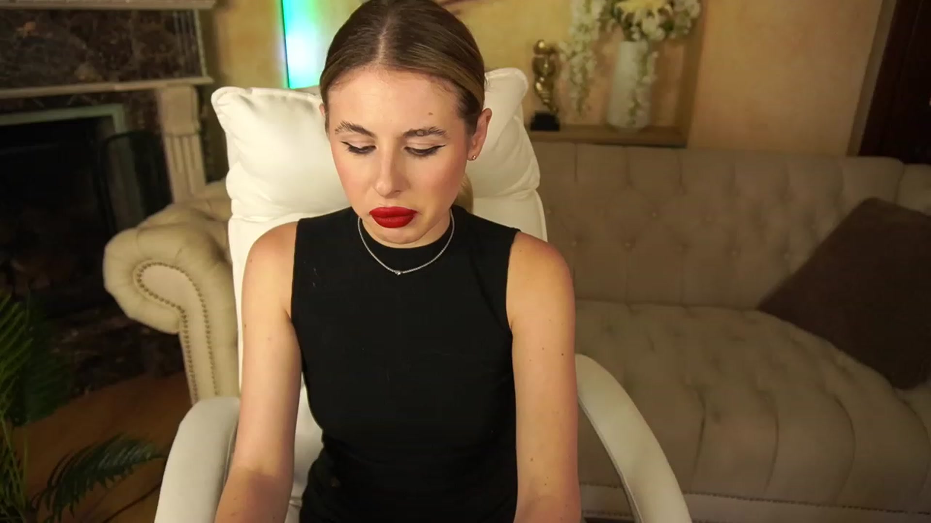 Gallery image thumbnail from MissGadriela's myfreecams stream on, 06/21/2023, 15:00 image 10 of 20