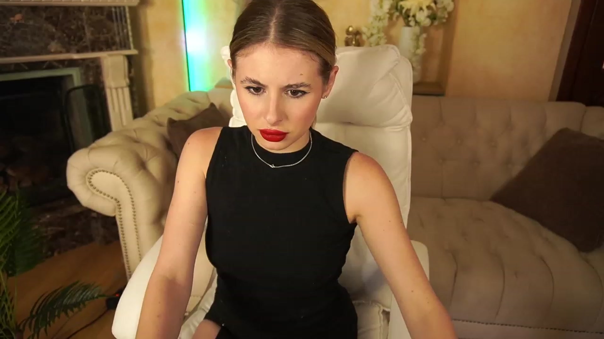 Gallery image thumbnail from MissGadriela's myfreecams stream on, 06/21/2023, 15:00 image 15 of 20