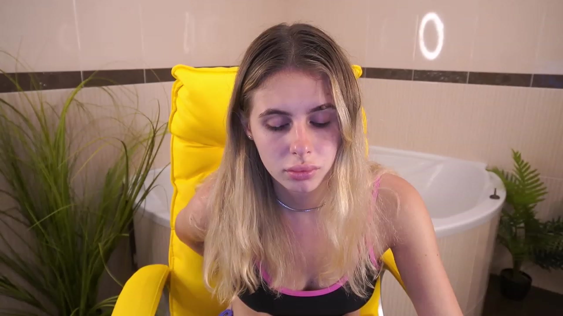 Gallery image thumbnail from MissGadriela's myfreecams stream on, 06/29/2023, 17:27 image 10 of 20