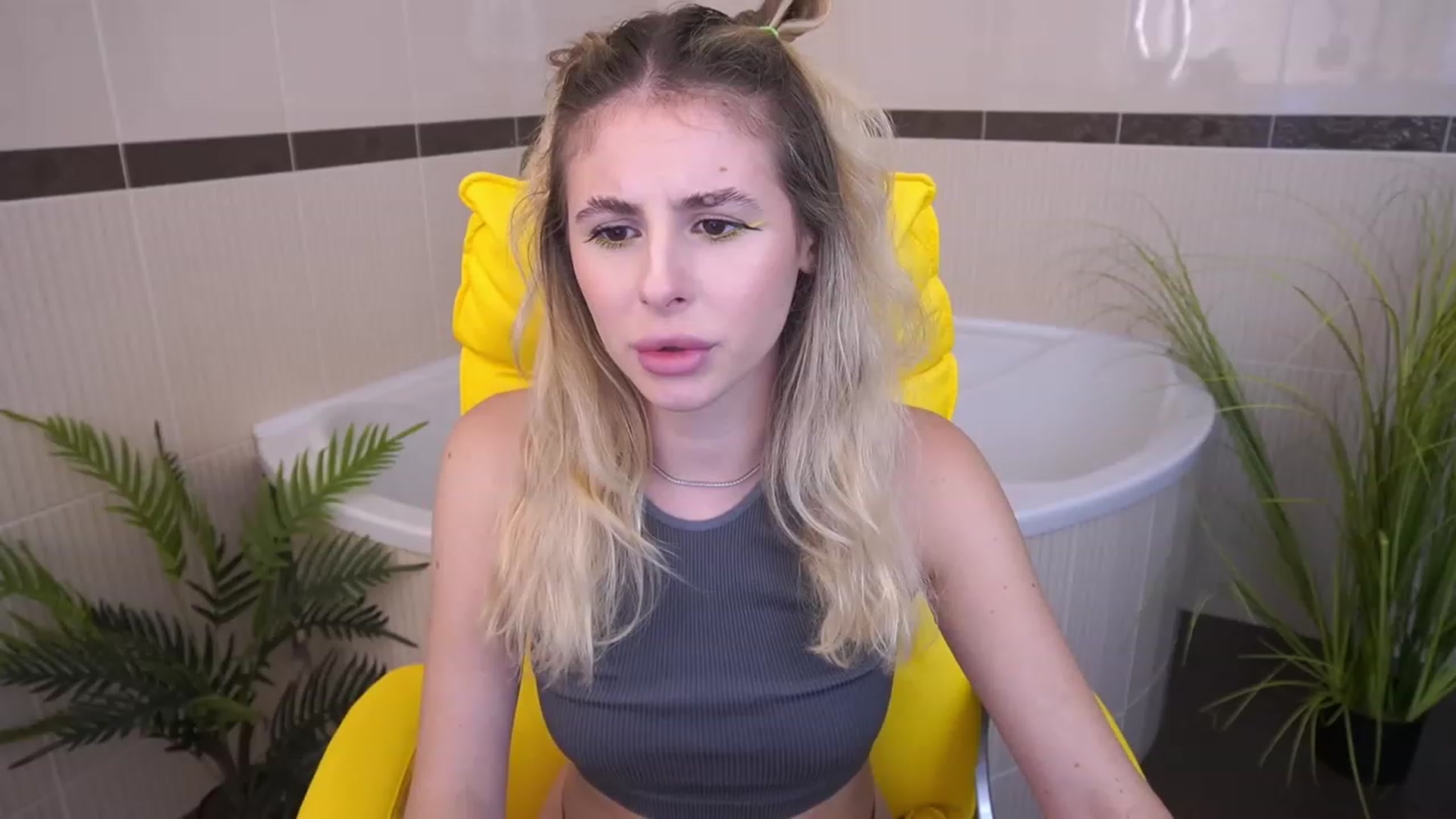 Gallery image thumbnail from MissGadriela's myfreecams stream on, 07/03/2023, 08:20 image 1 of 20