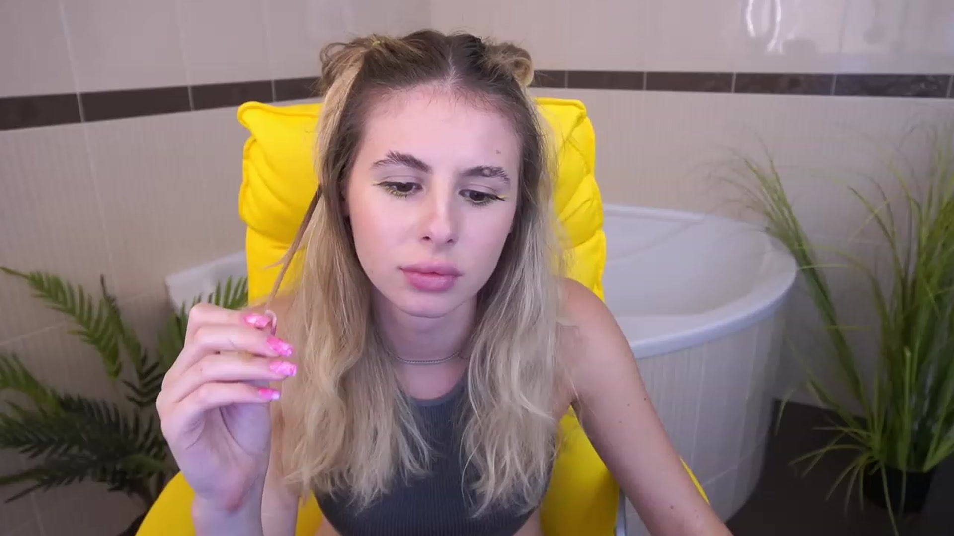 Gallery image thumbnail from MissGadriela's myfreecams stream on, 07/03/2023, 10:15 image 15 of 20
