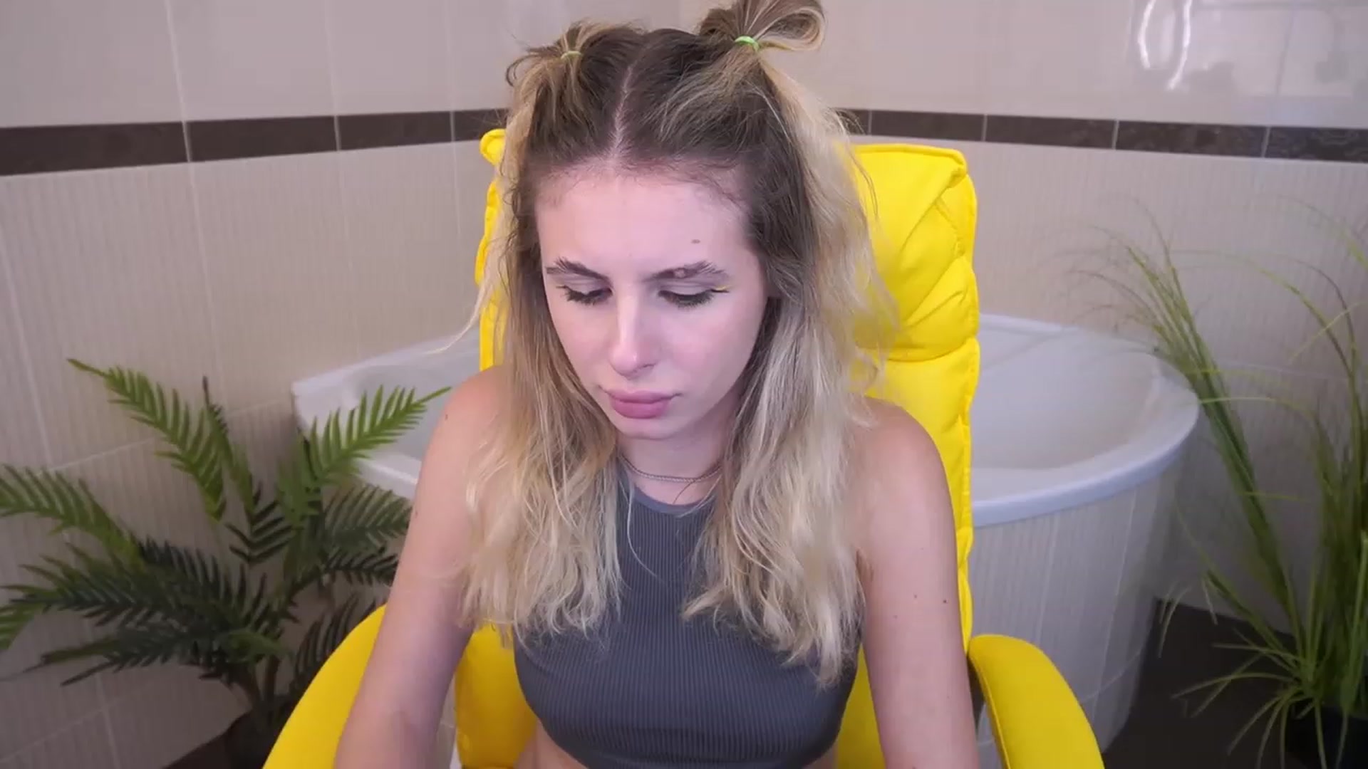 Gallery image thumbnail from MissGadriela's myfreecams stream on, 07/03/2023, 11:58 image 9 of 20