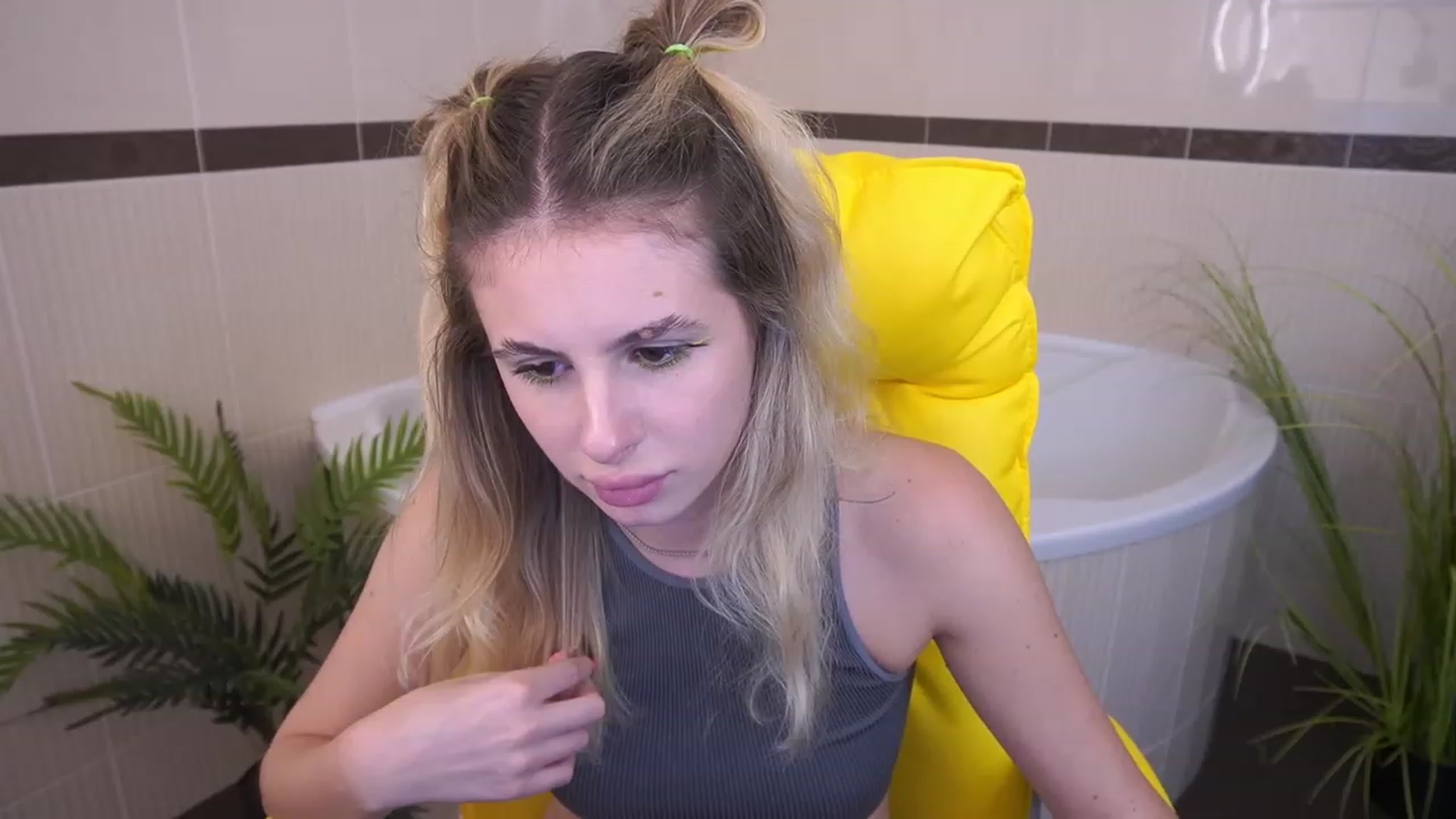 Gallery image thumbnail from MissGadriela's myfreecams stream on, 07/03/2023, 11:58 image 18 of 20
