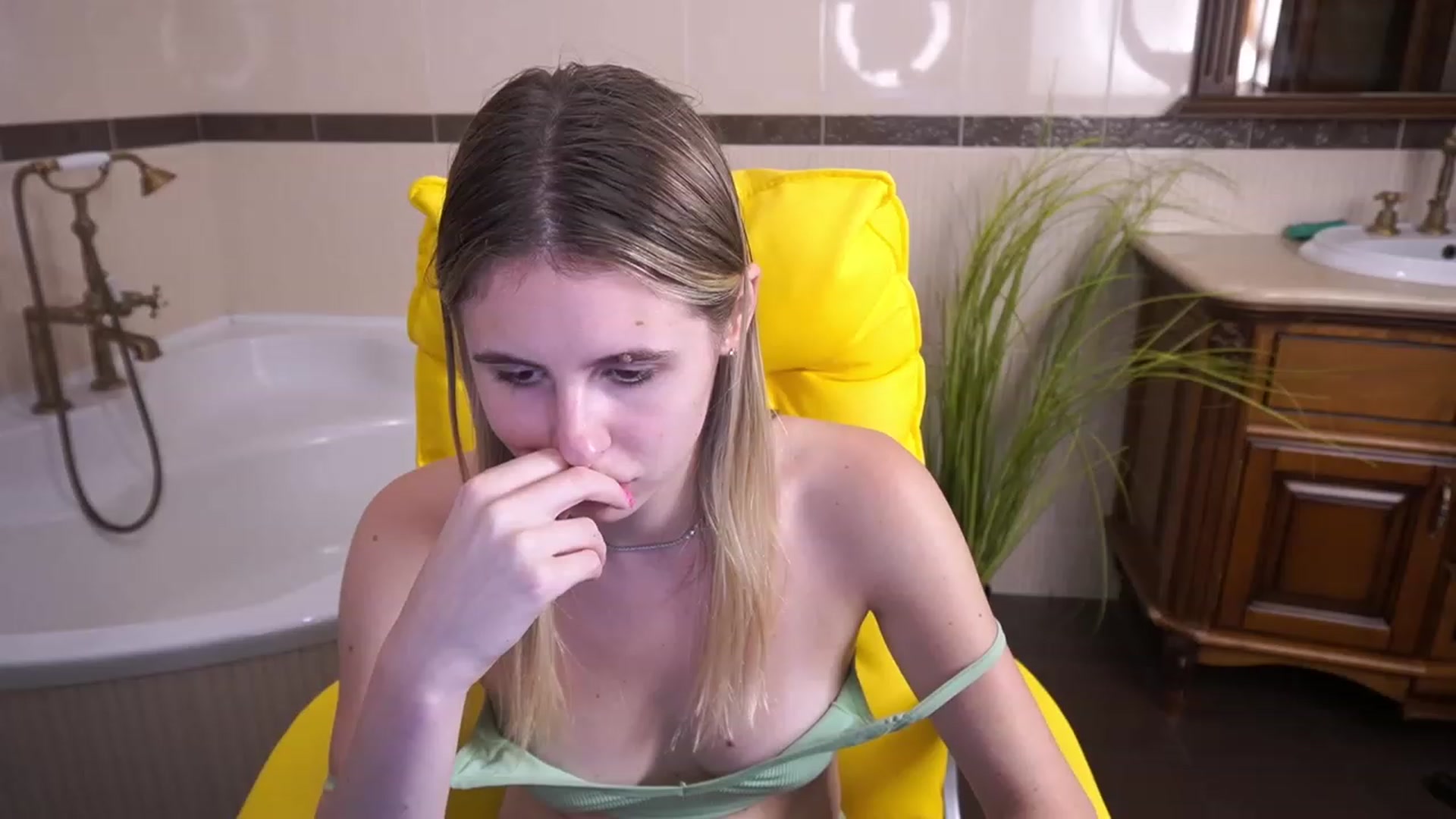Gallery image thumbnail from MissGadriela's myfreecams stream on, 07/07/2023, 15:01 image 8 of 20