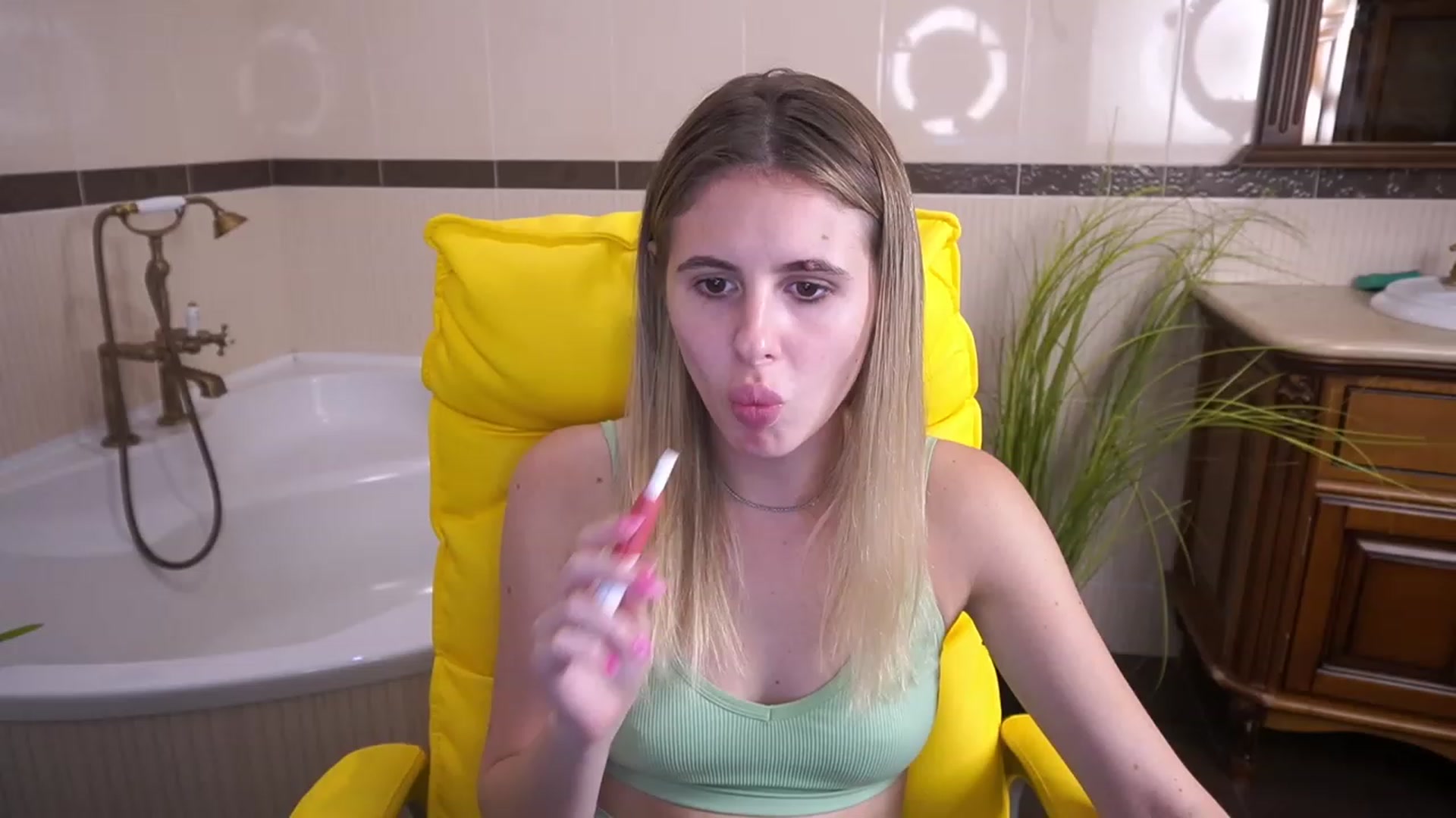 Gallery image thumbnail from MissGadriela's myfreecams stream on, 07/07/2023, 18:32 image 14 of 20