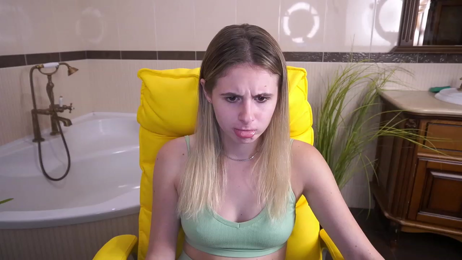 Gallery image thumbnail from MissGadriela's myfreecams stream on, 07/07/2023, 18:32 image 13 of 20