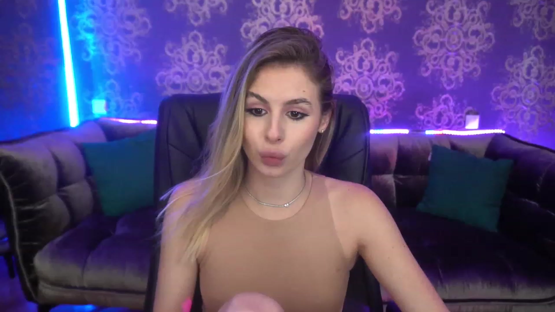 Gallery image thumbnail from MissGadriela's myfreecams stream on, 07/16/2023, 13:40 image 2 of 20