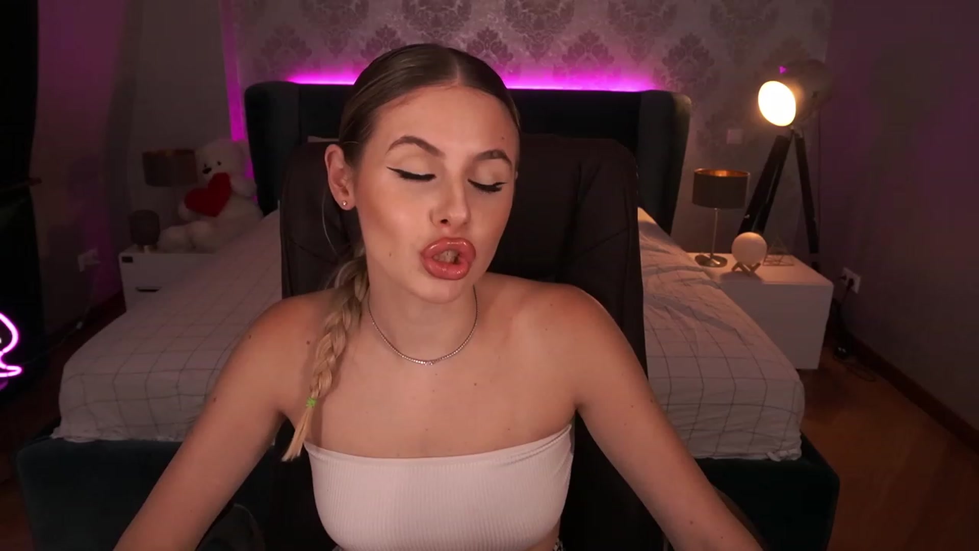 Gallery image thumbnail from MissGadriela's myfreecams stream on, 07/17/2023, 14:05 image 6 of 20