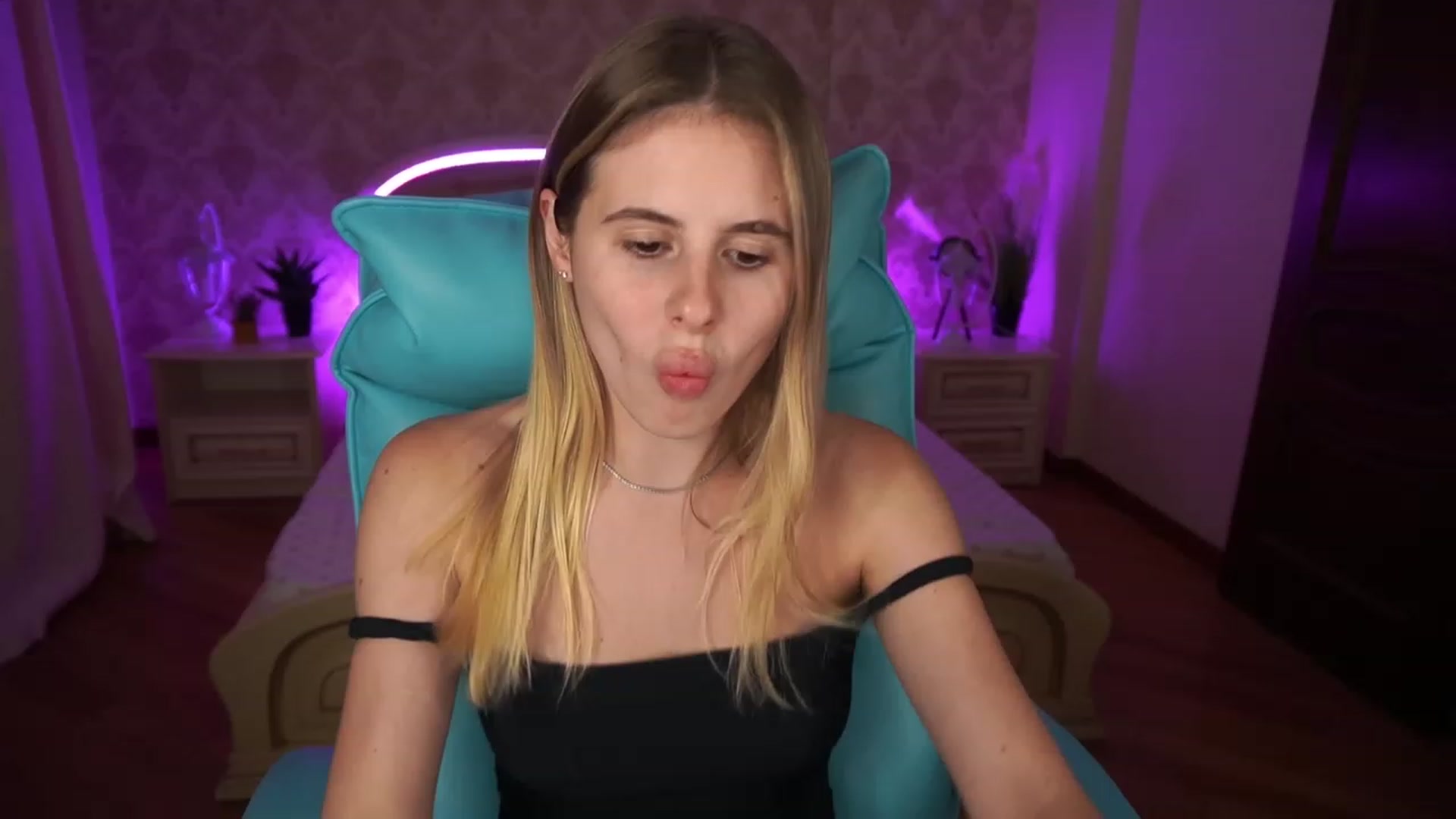 Gallery image thumbnail from MissGadriela's myfreecams stream on, 07/18/2023, 18:22 image 2 of 20