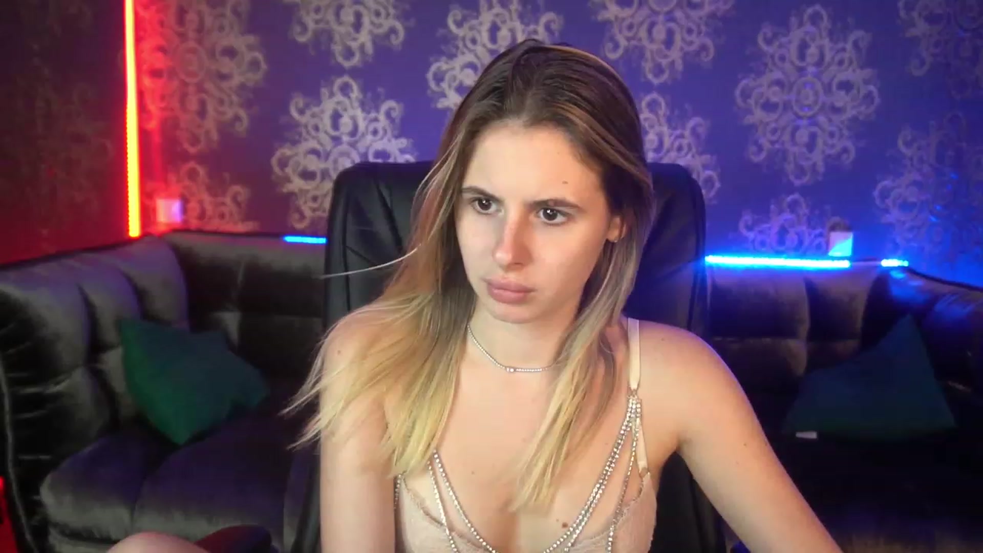 Gallery image thumbnail from MissGadriela's myfreecams stream on, 07/19/2023, 14:22 image 2 of 20