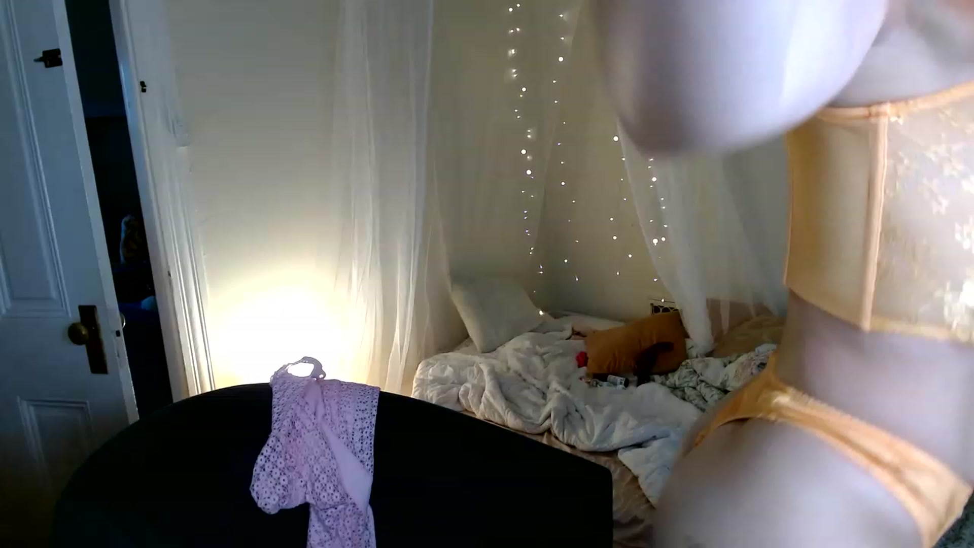Gallery image thumbnail from MissGingerFox's myfreecams stream on, 11/21/2022, 21:52 image 13 of 20