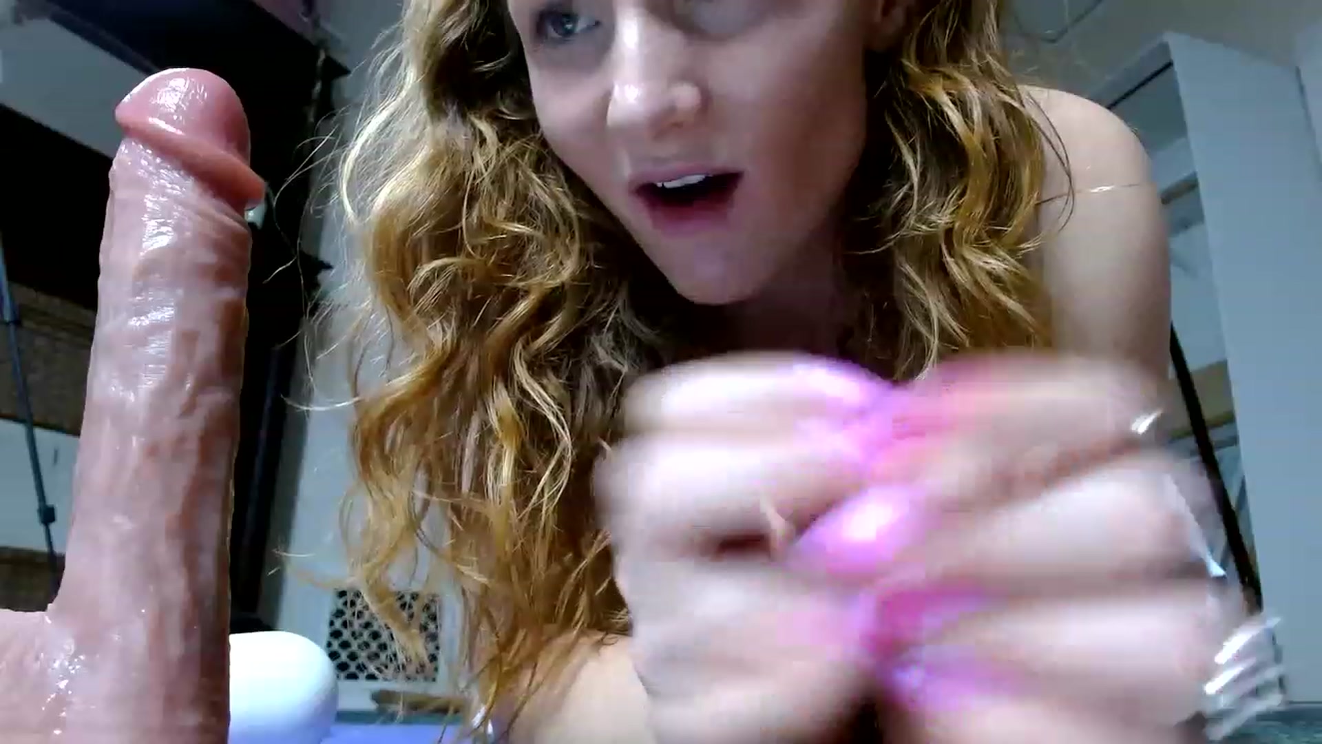 Gallery image thumbnail from MissGingerFox's myfreecams stream on, 12/20/2022, 24:01 image 16 of 20