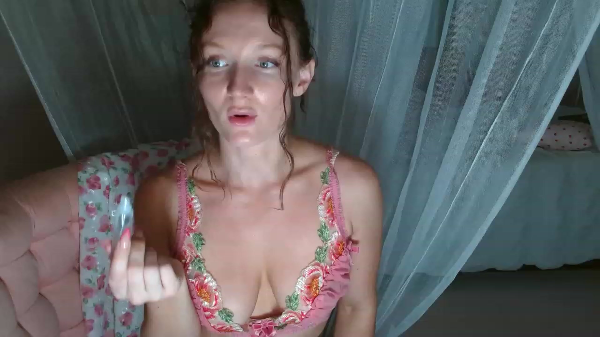 Gallery image thumbnail from MissGingerFox's myfreecams stream on, 06/21/2023, 21:55 image 3 of 20