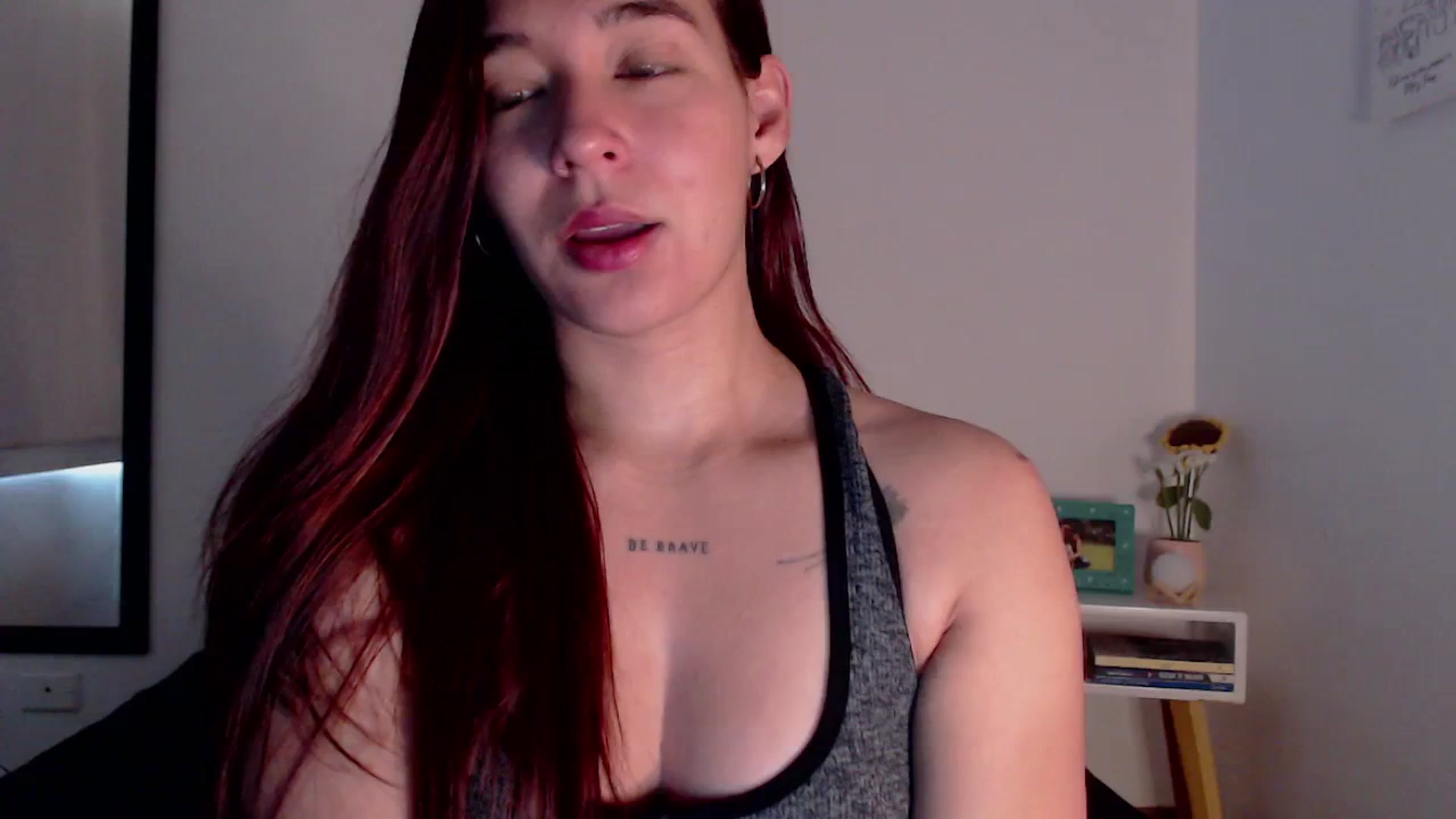 Gallery image thumbnail from MissHayleyy's myfreecams stream on, 05/21/2025, 16:50 image 4 of 20