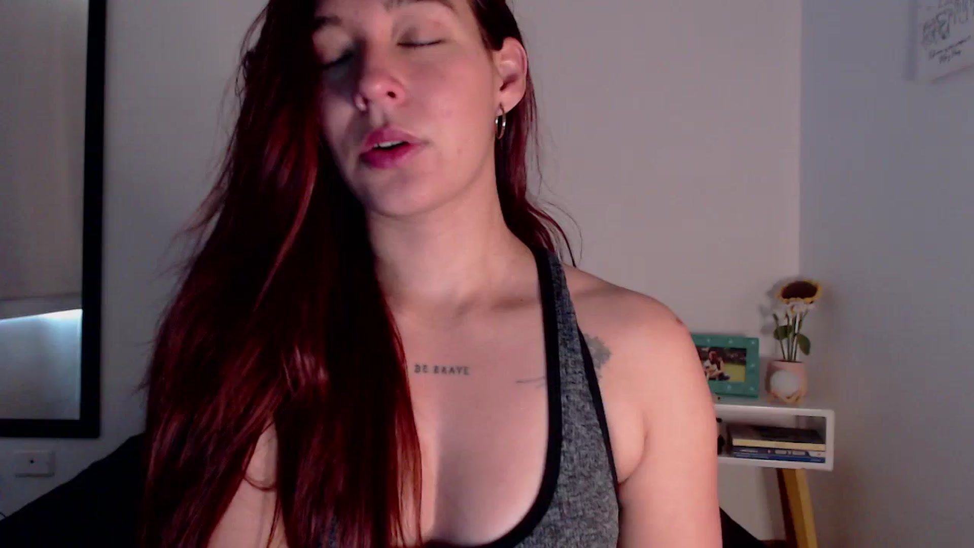 Gallery image thumbnail from MissHayleyy's myfreecams stream on, 05/21/2025, 16:50 image 7 of 20