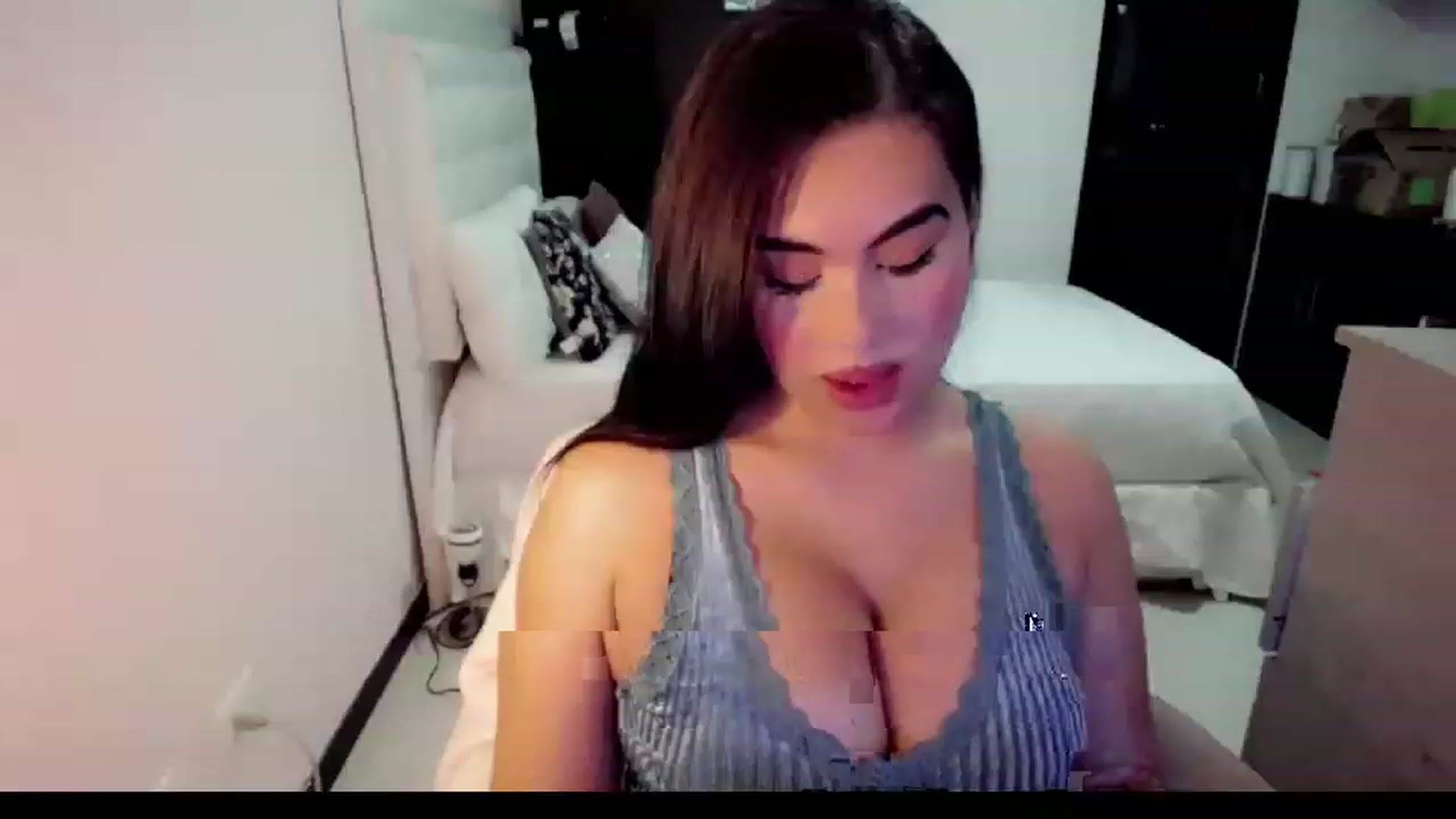 Gallery image thumbnail from MissHill's myfreecams stream on, 04/15/2023, 17:54 image 17 of 20