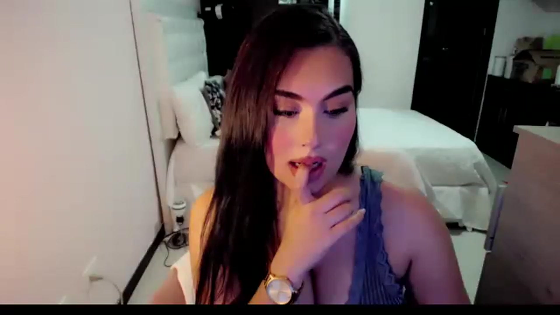 Gallery image thumbnail from MissHill's myfreecams stream on, 04/15/2023, 17:54 image 8 of 20