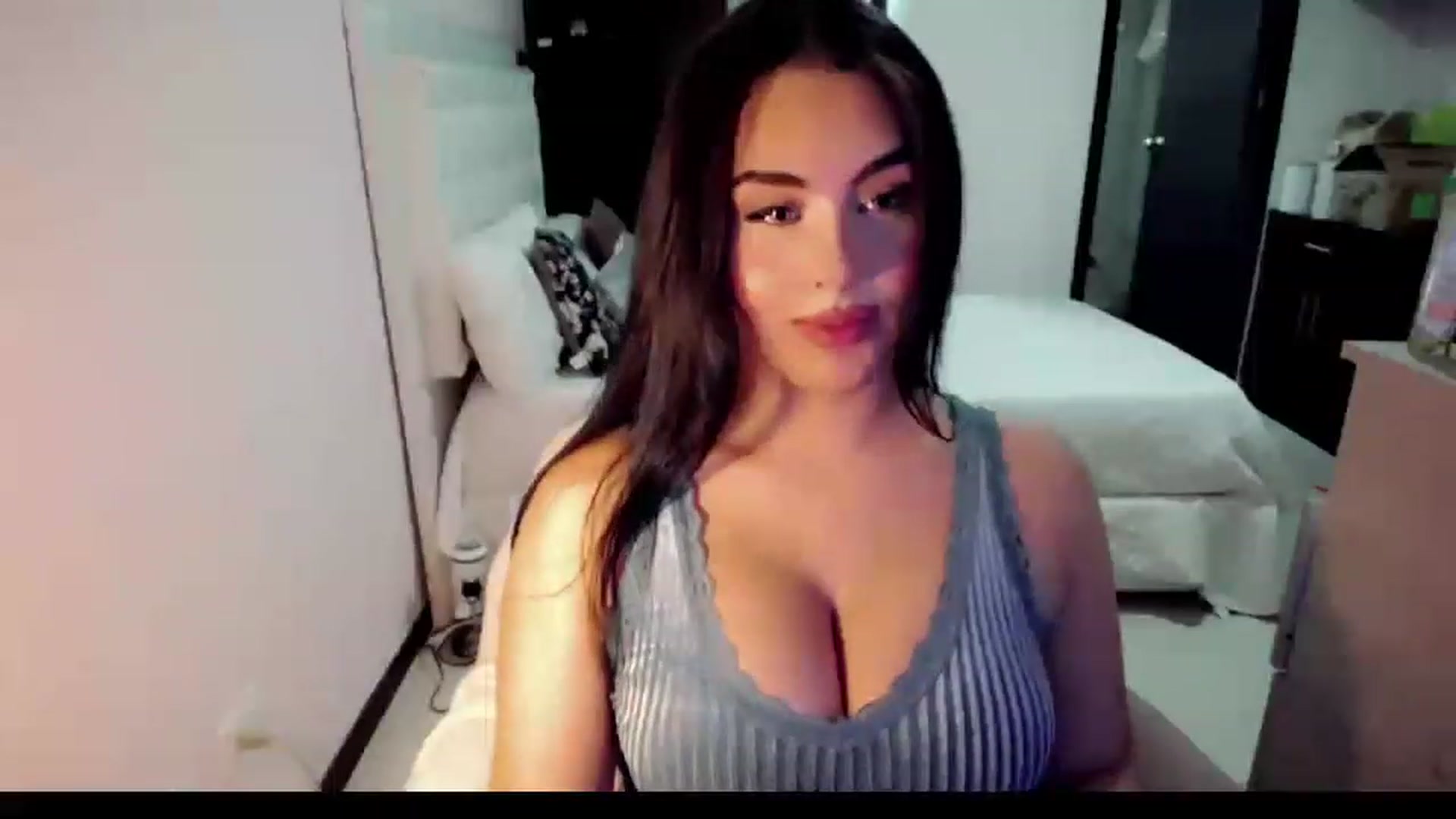 Gallery image thumbnail from MissHill's myfreecams stream on, 04/15/2023, 21:12 image 12 of 20