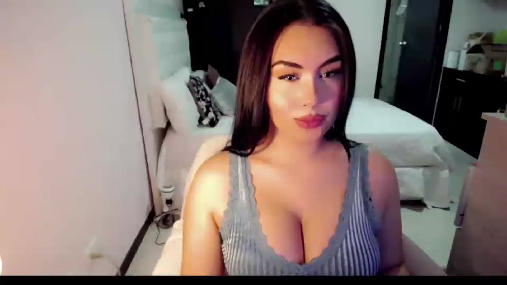 Gallery image thumbnail from MissHill's myfreecams stream on, 04/15/2023, 21:12 image 9 of 20