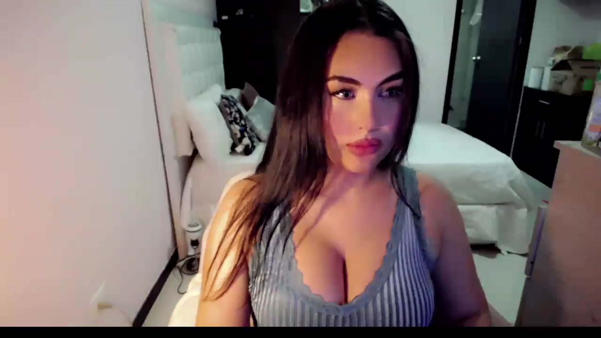 Gallery image thumbnail from MissHill's myfreecams stream on, 04/15/2023, 21:12 image 15 of 20