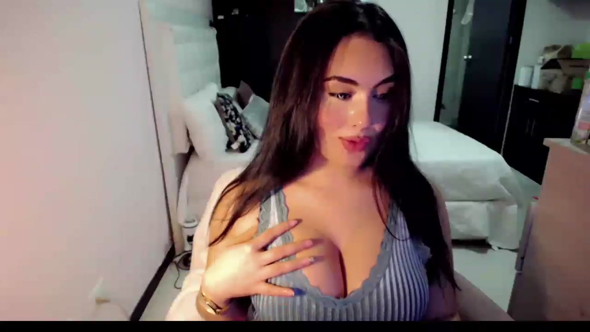 Gallery image thumbnail from MissHill's myfreecams stream on, 04/15/2023, 21:12 image 20 of 20
