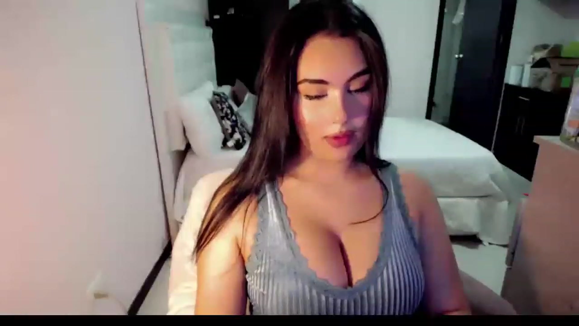 Gallery image thumbnail from MissHill's myfreecams stream on, 04/15/2023, 21:12 image 19 of 20