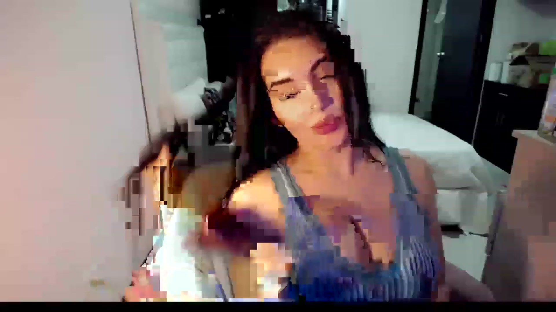 Gallery image thumbnail from MissHill's myfreecams stream on, 04/15/2023, 21:12 image 17 of 20