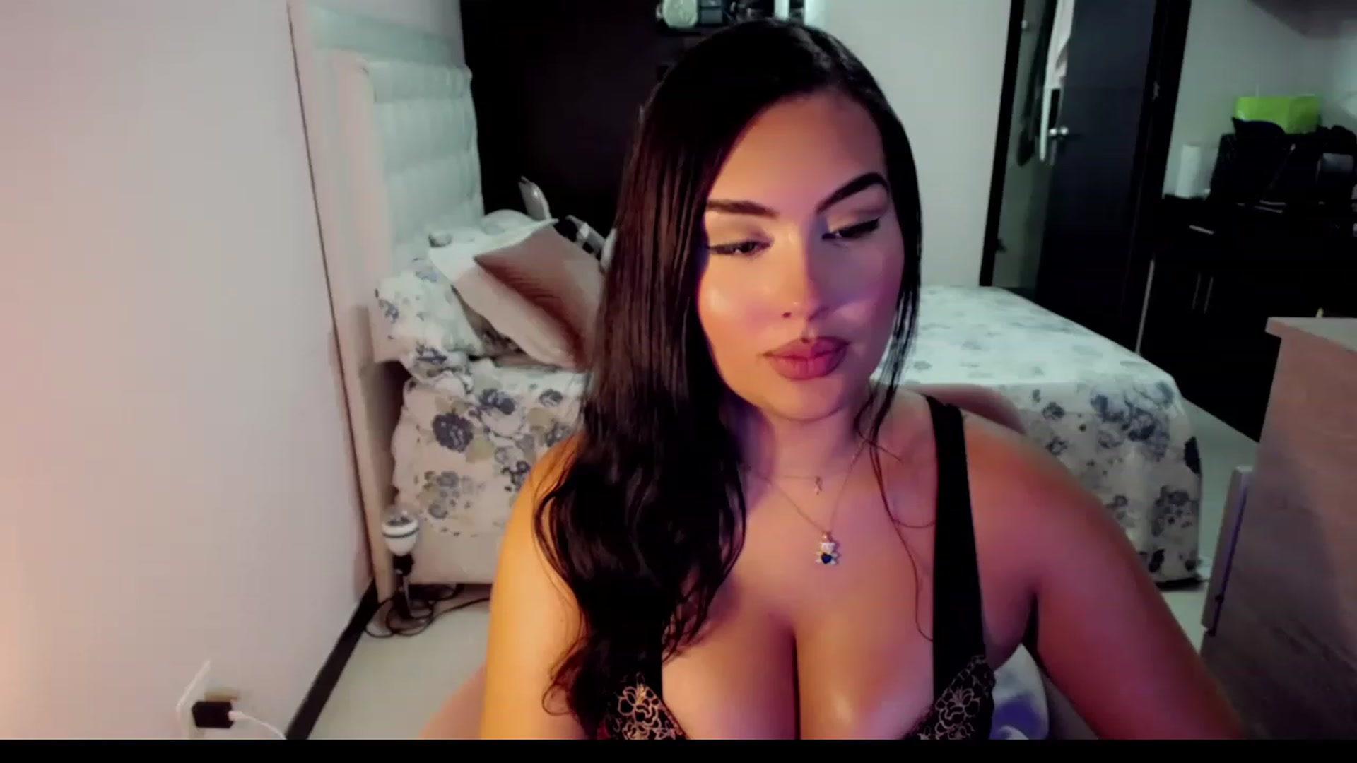 Gallery image thumbnail from MissHill's myfreecams stream on, 05/15/2023, 18:32 image 20 of 20