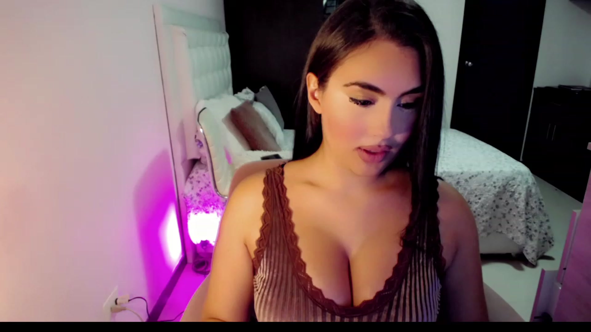Gallery image thumbnail from MissHill's myfreecams stream on, 05/21/2023, 18:15 image 13 of 20