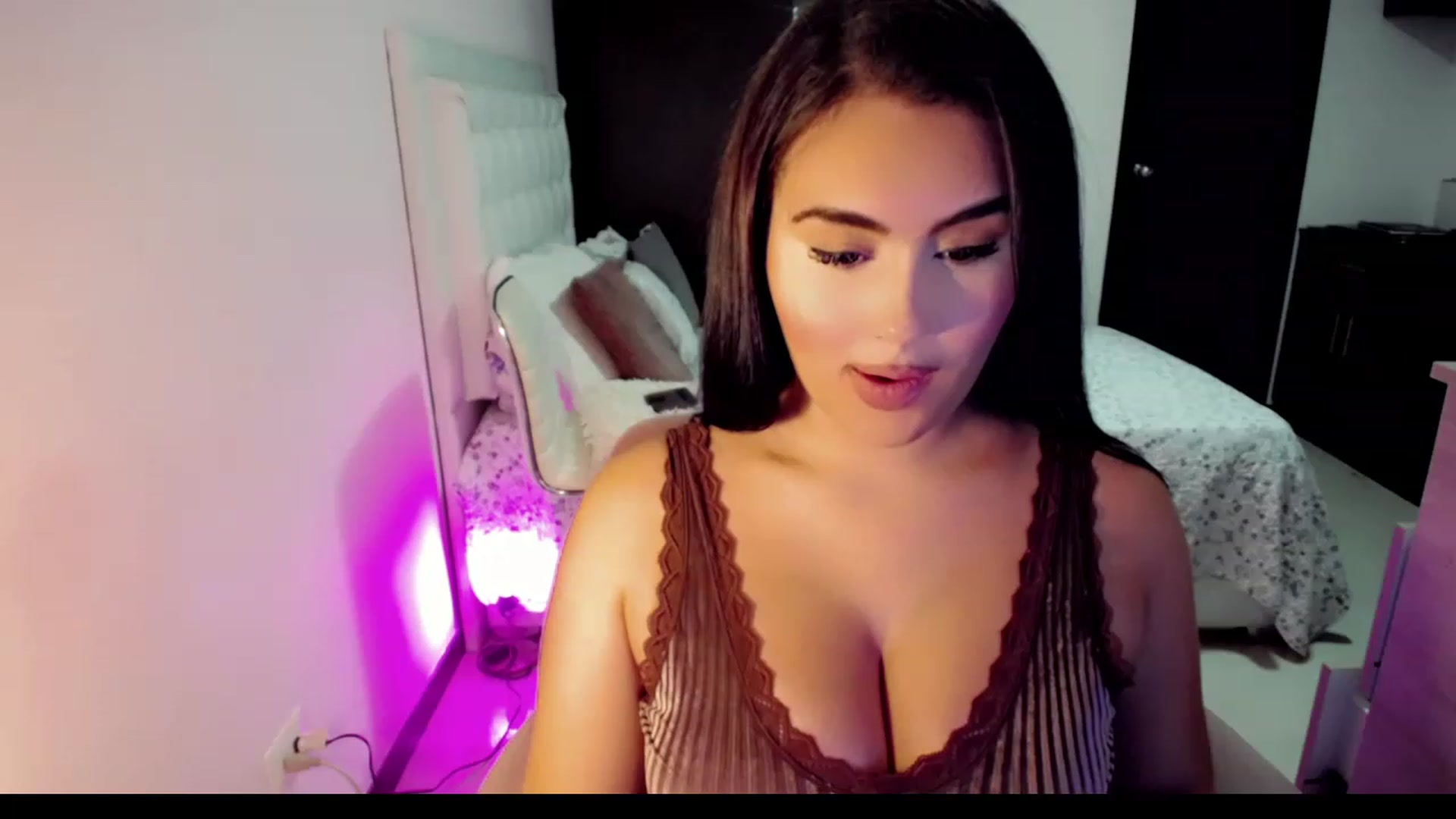 Gallery image thumbnail from MissHill's myfreecams stream on, 05/21/2023, 18:15 image 19 of 20