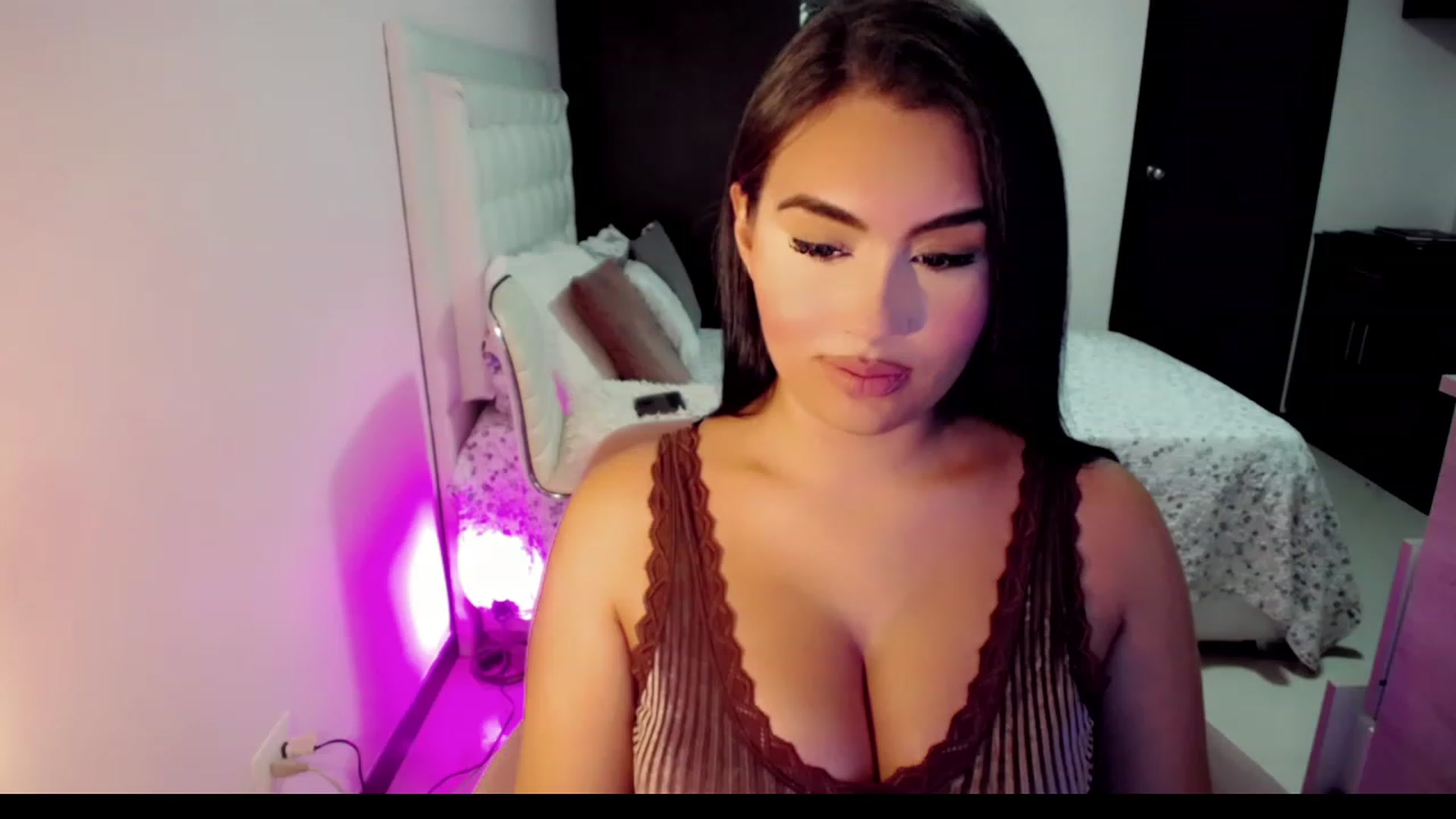 Gallery image thumbnail from MissHill's myfreecams stream on, 05/21/2023, 18:15 image 2 of 20